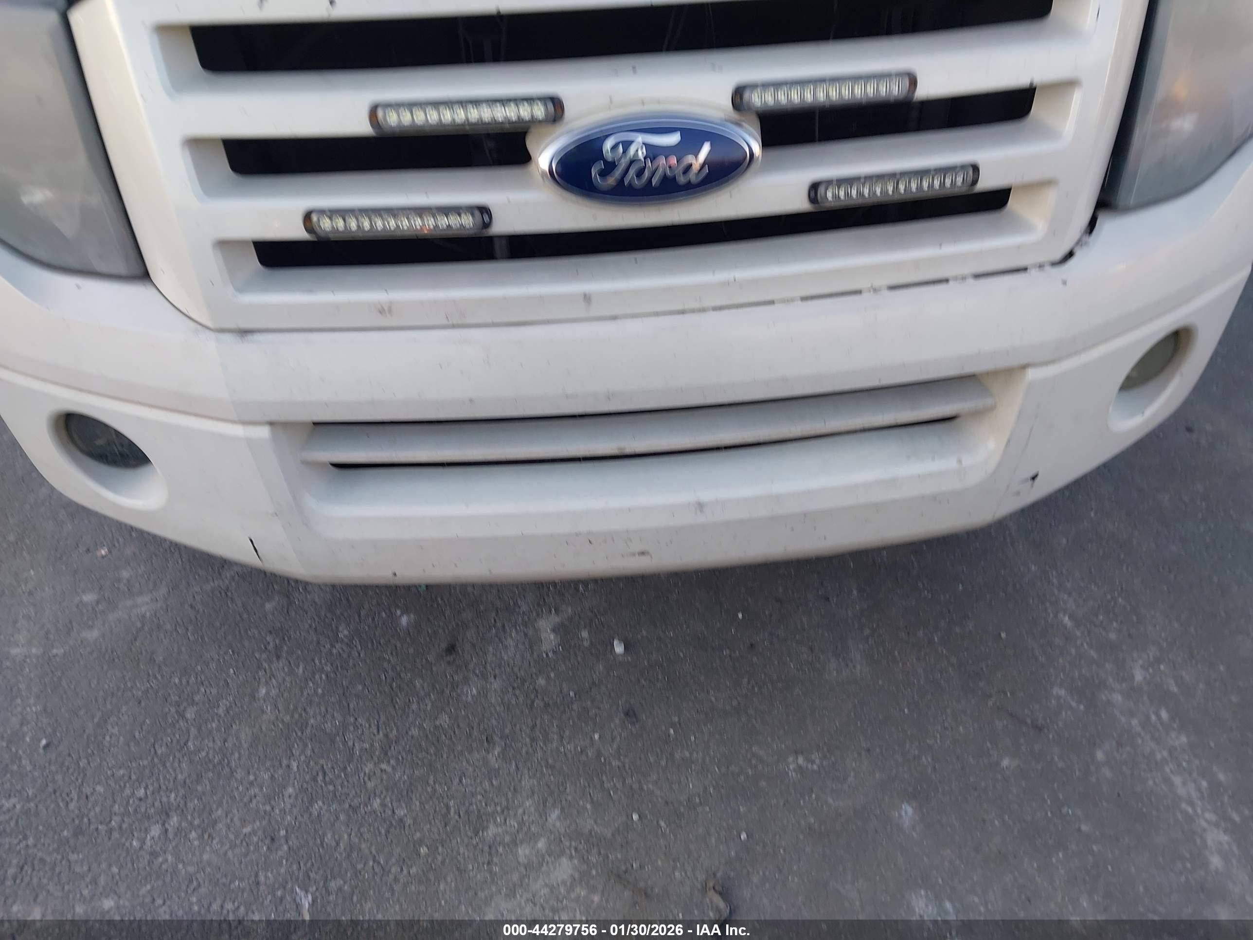FORD EXPEDITION image 6