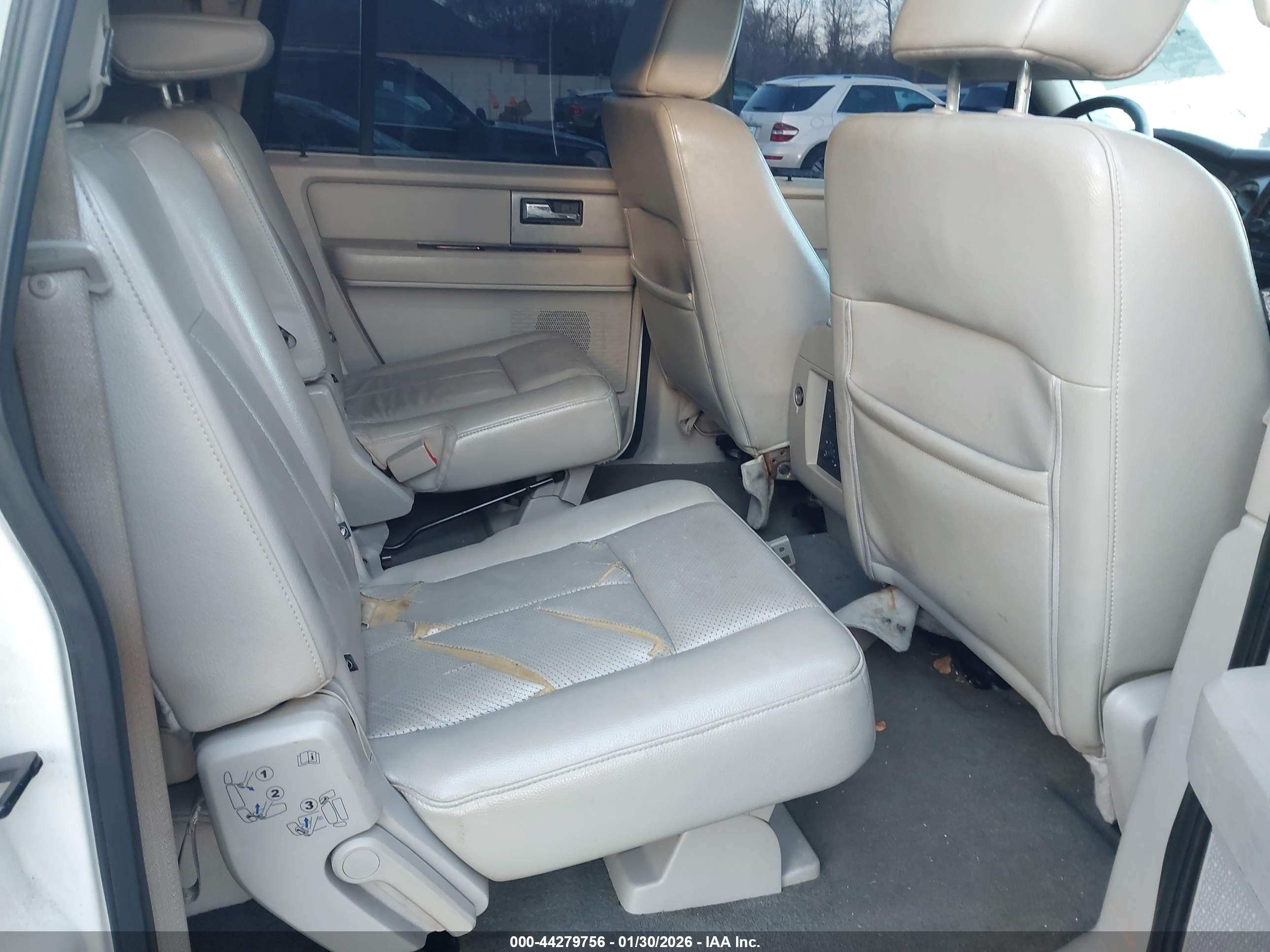 FORD EXPEDITION image 8