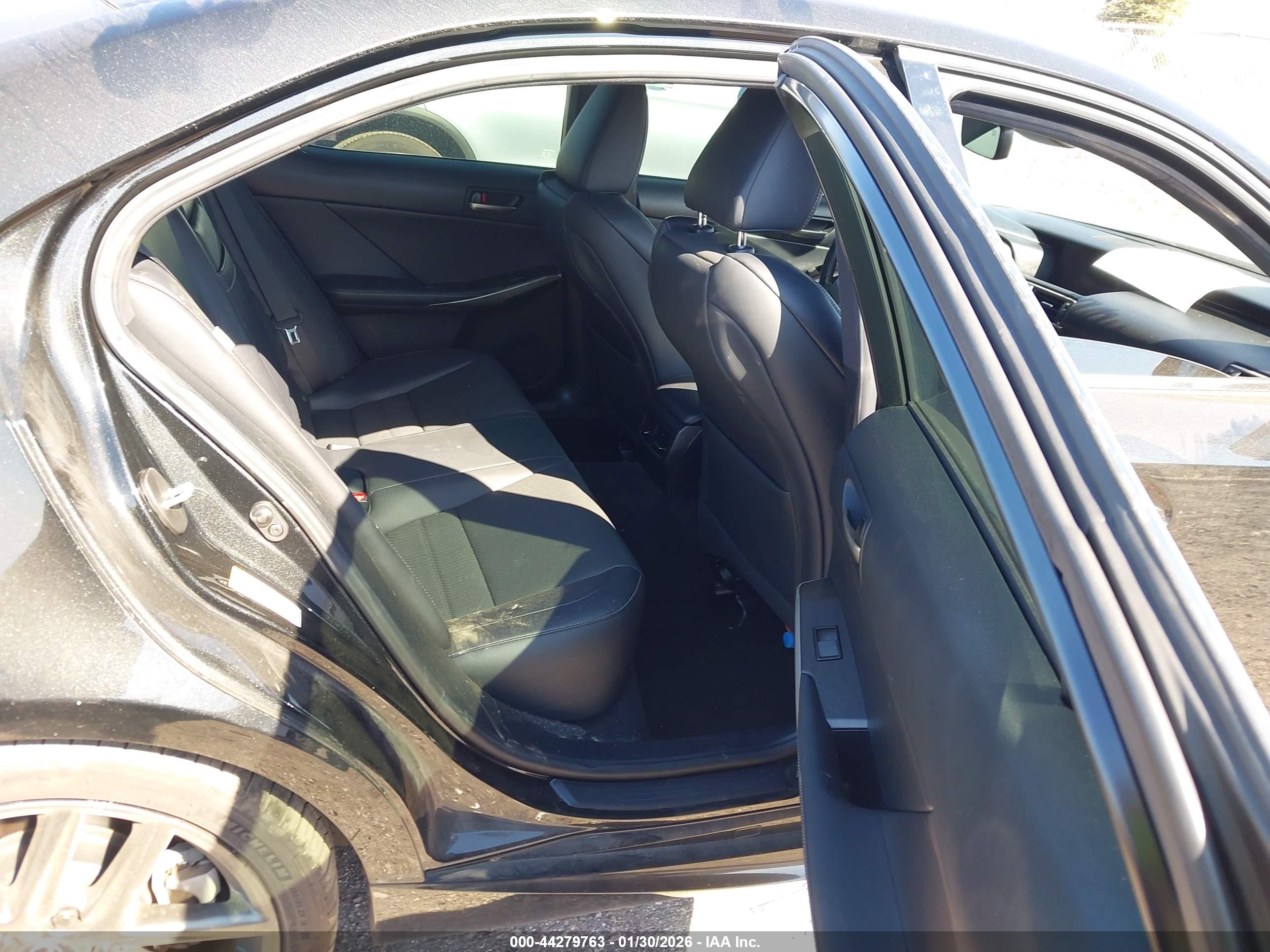 LEXUS IS image 8