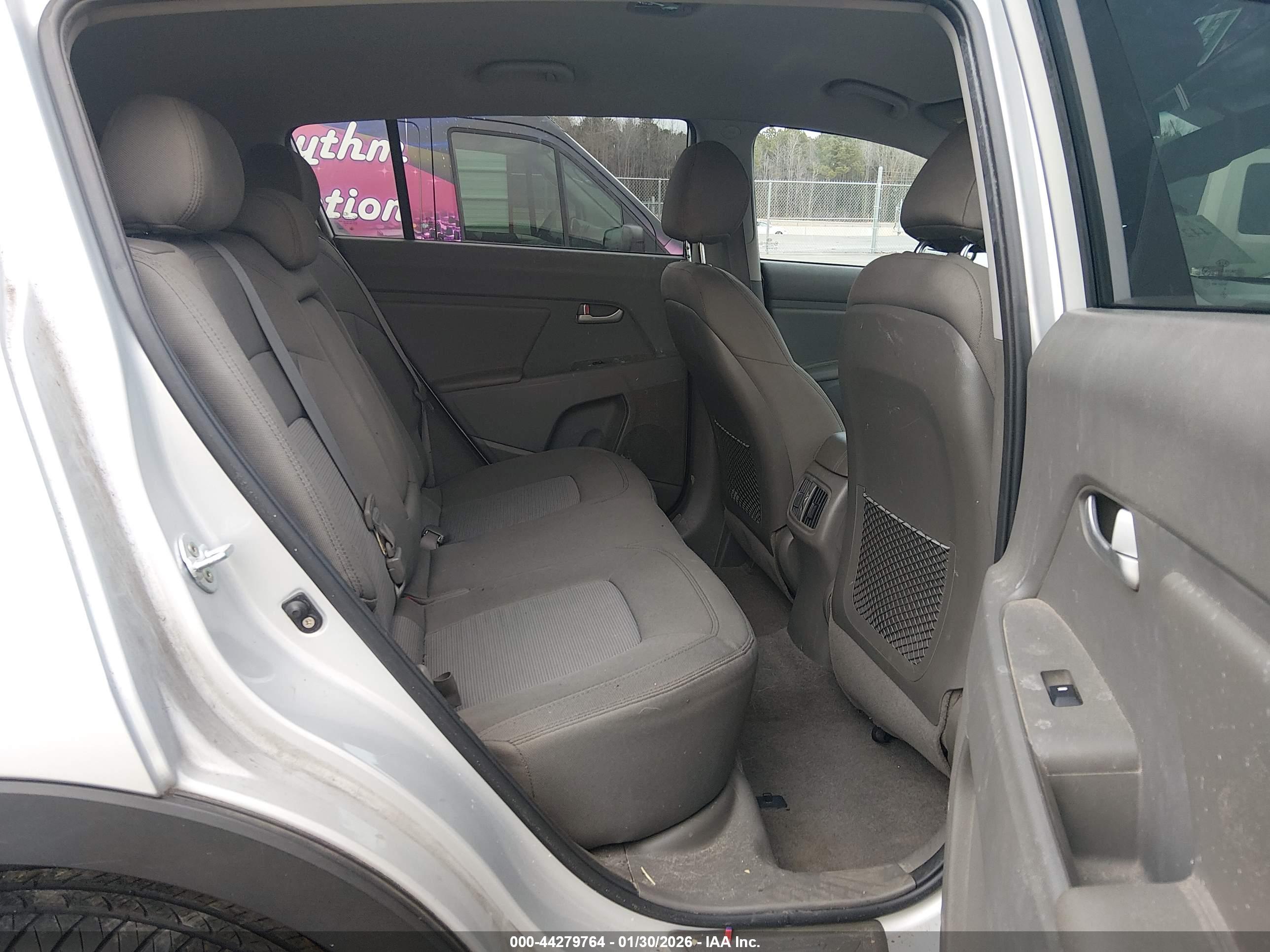 KIA SPORTAGE image 8
