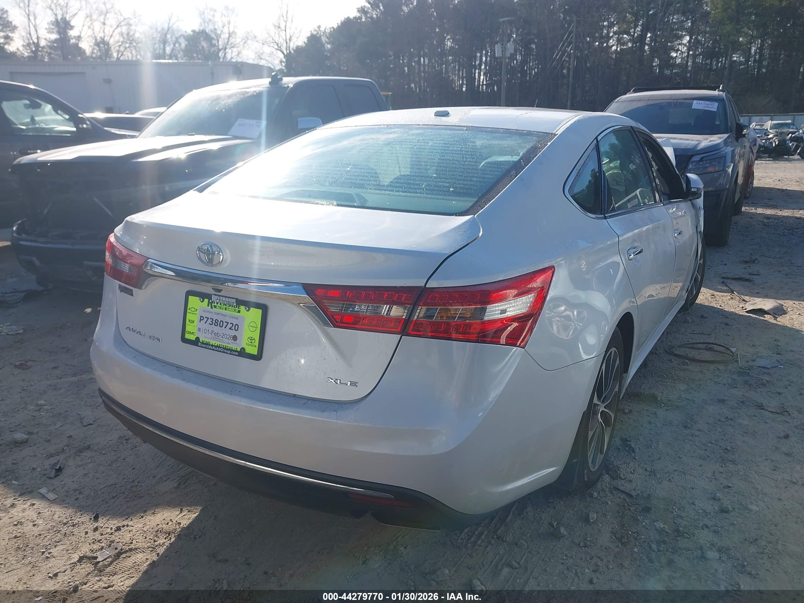 TOYOTA AVALON image 4