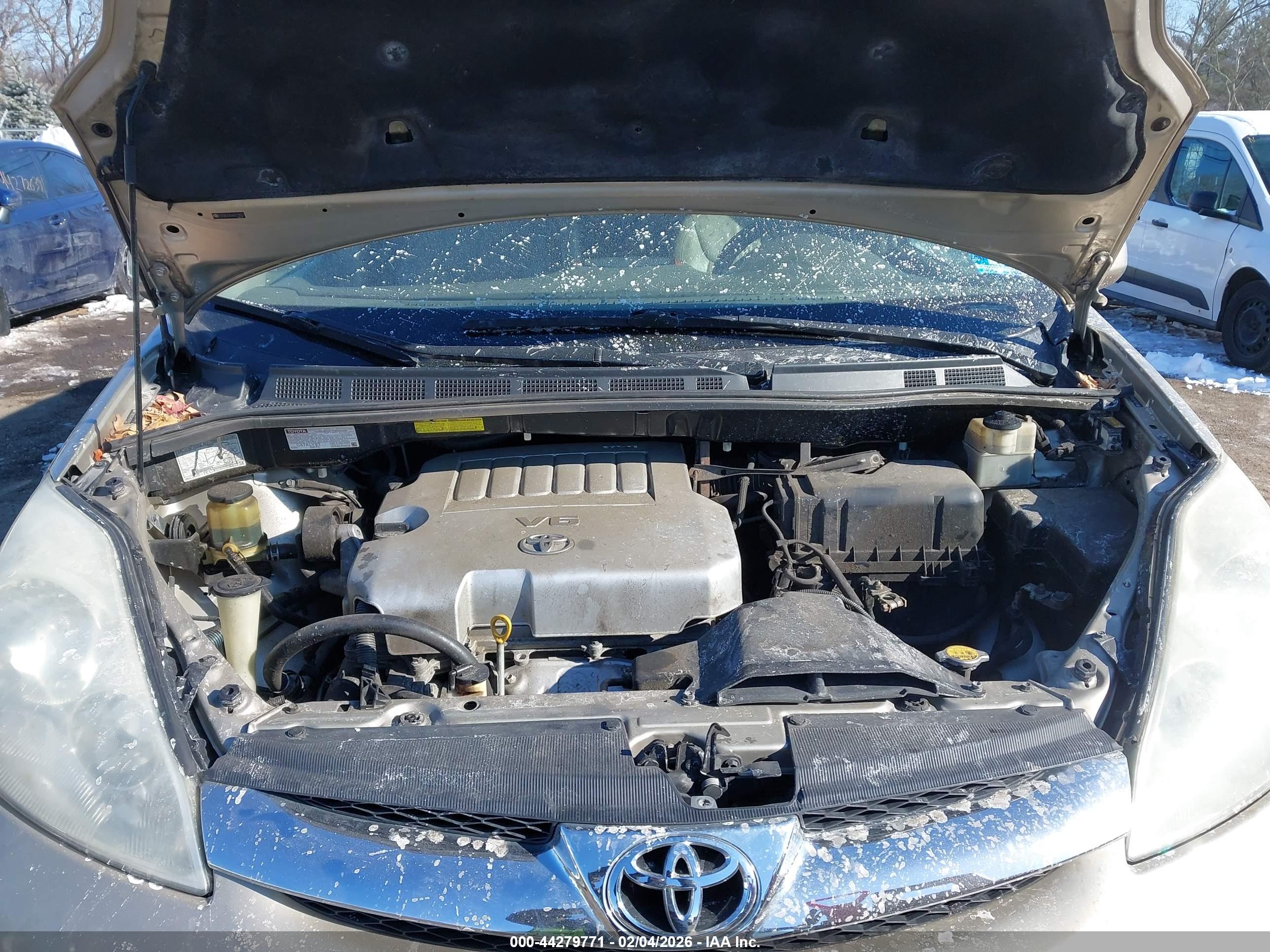 TOYOTA SIENNA image 10