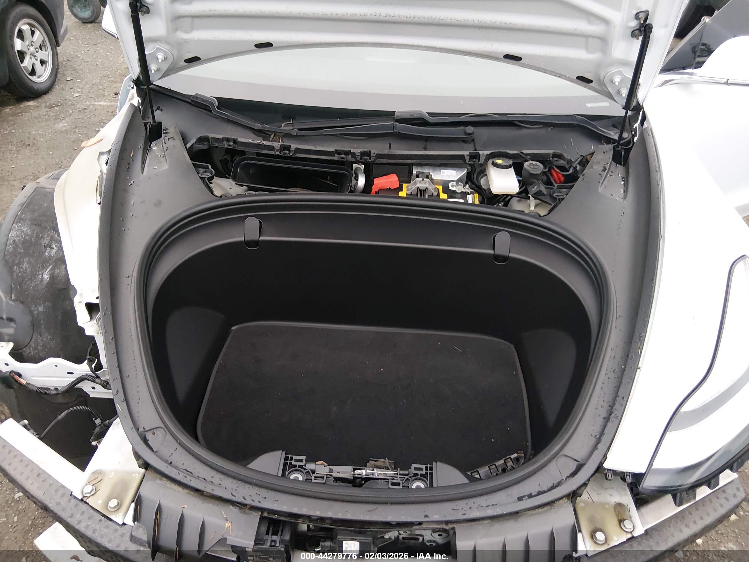 TESLA MODEL image 10
