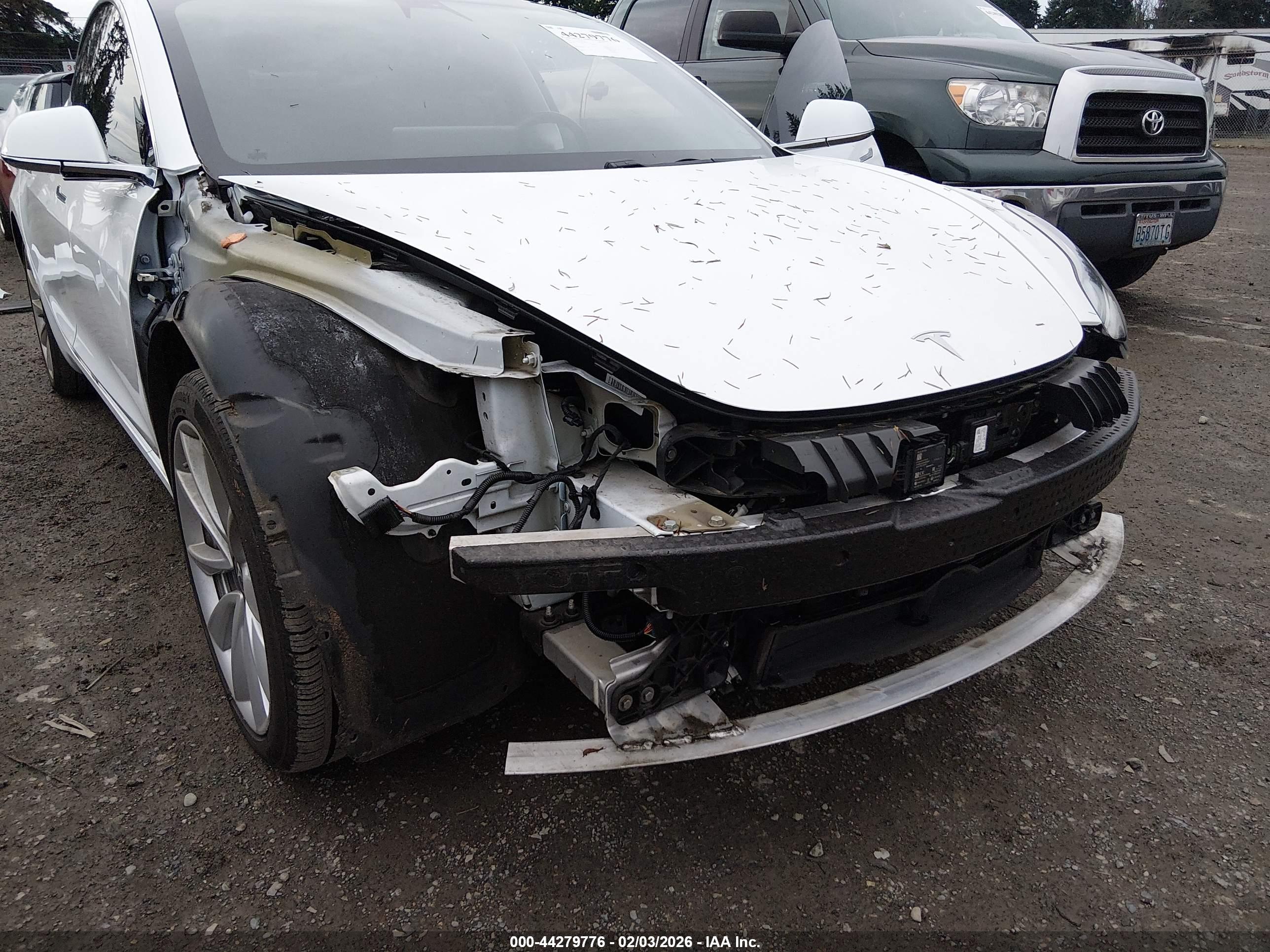 TESLA MODEL image 6