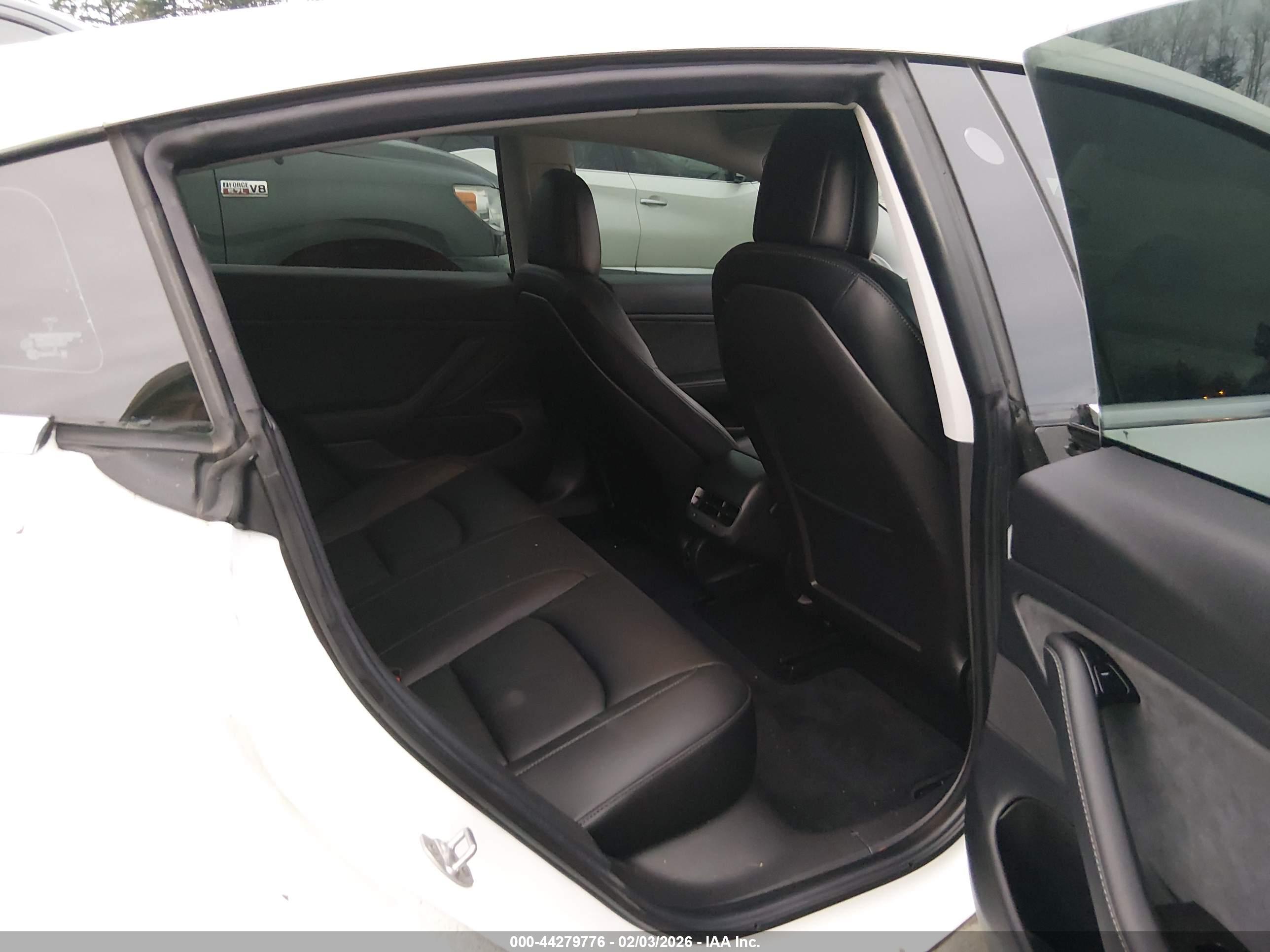 TESLA MODEL image 8