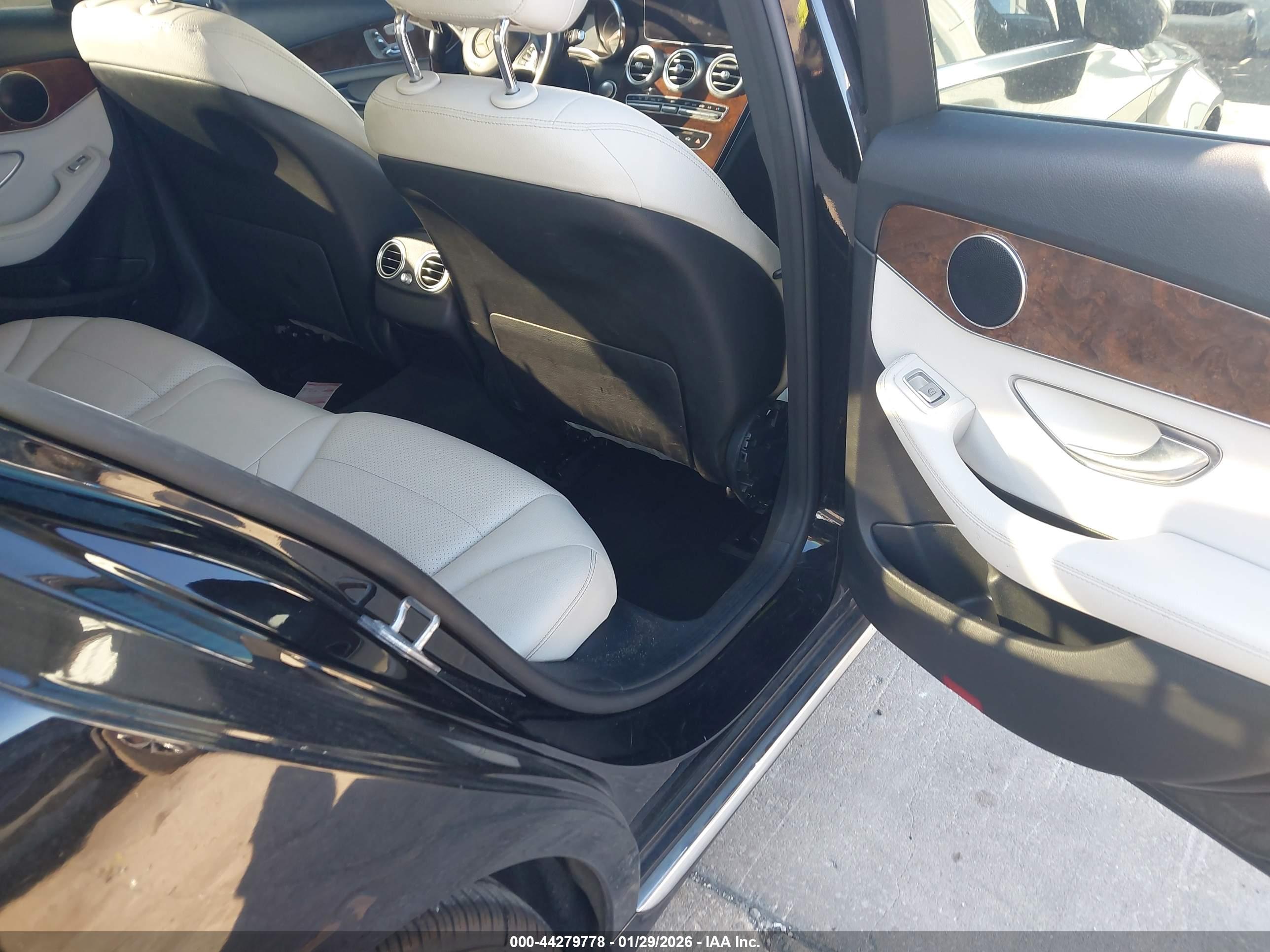 MERCEDES-BENZ C image 8