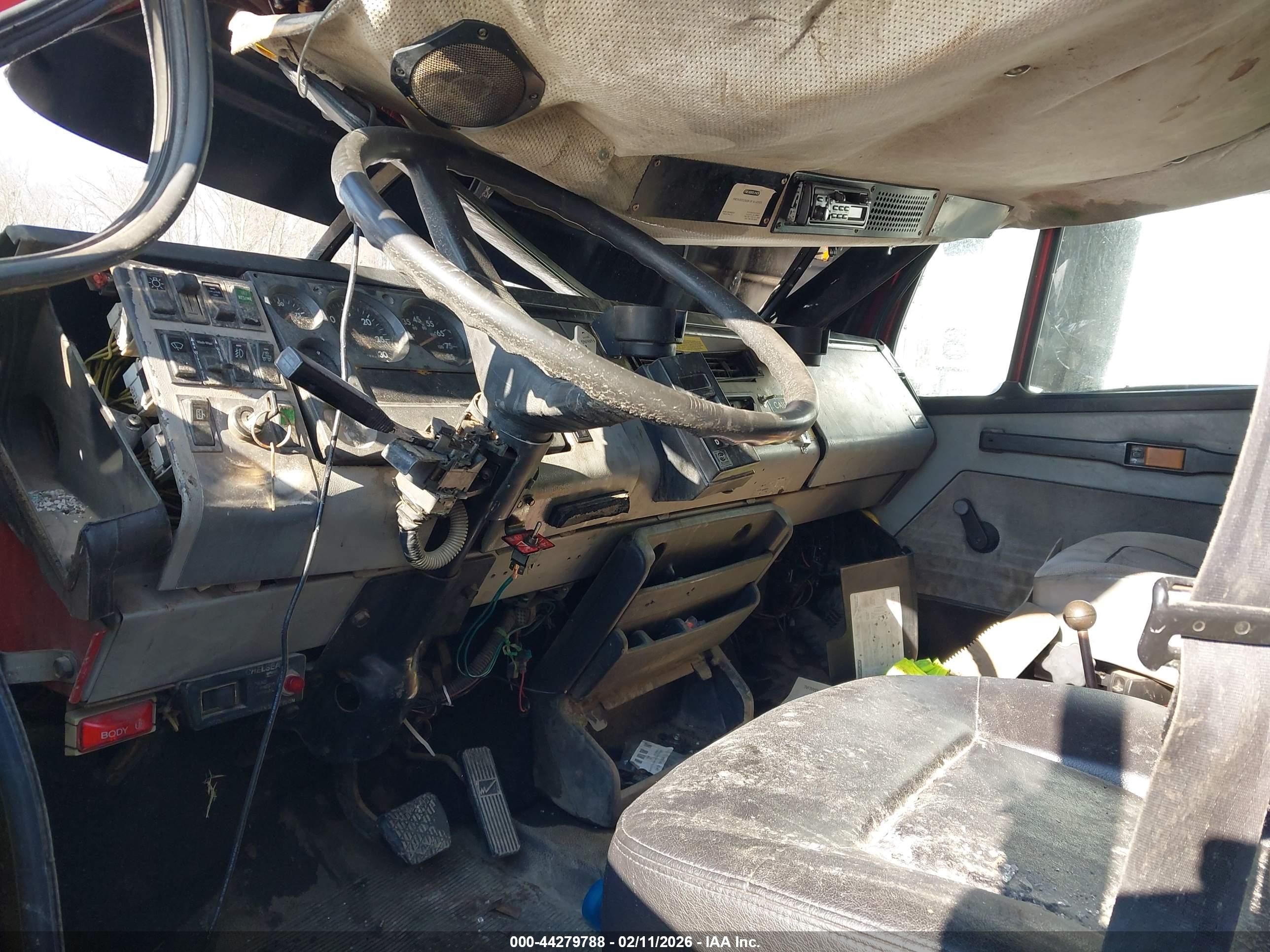 FREIGHTLINER MEDIUM image 8
