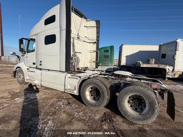 VOLVO VNL image 3