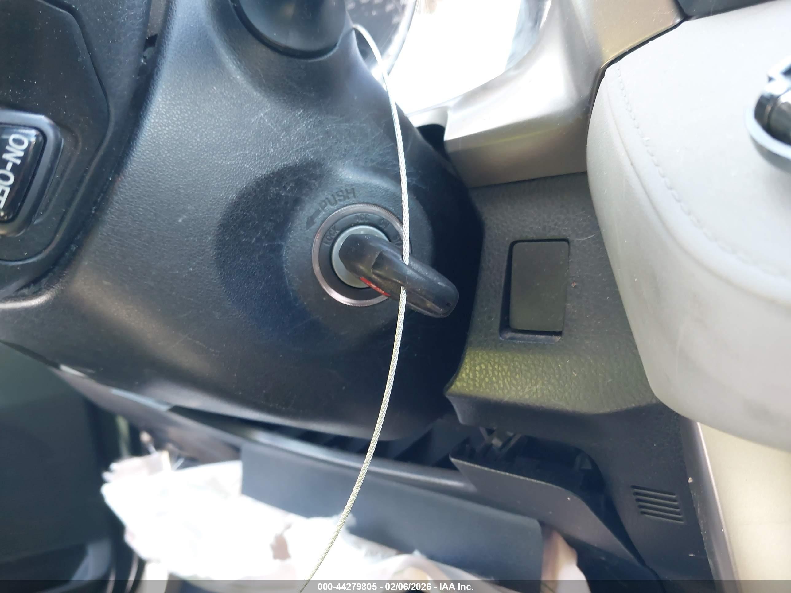TOYOTA RAV4 image 11