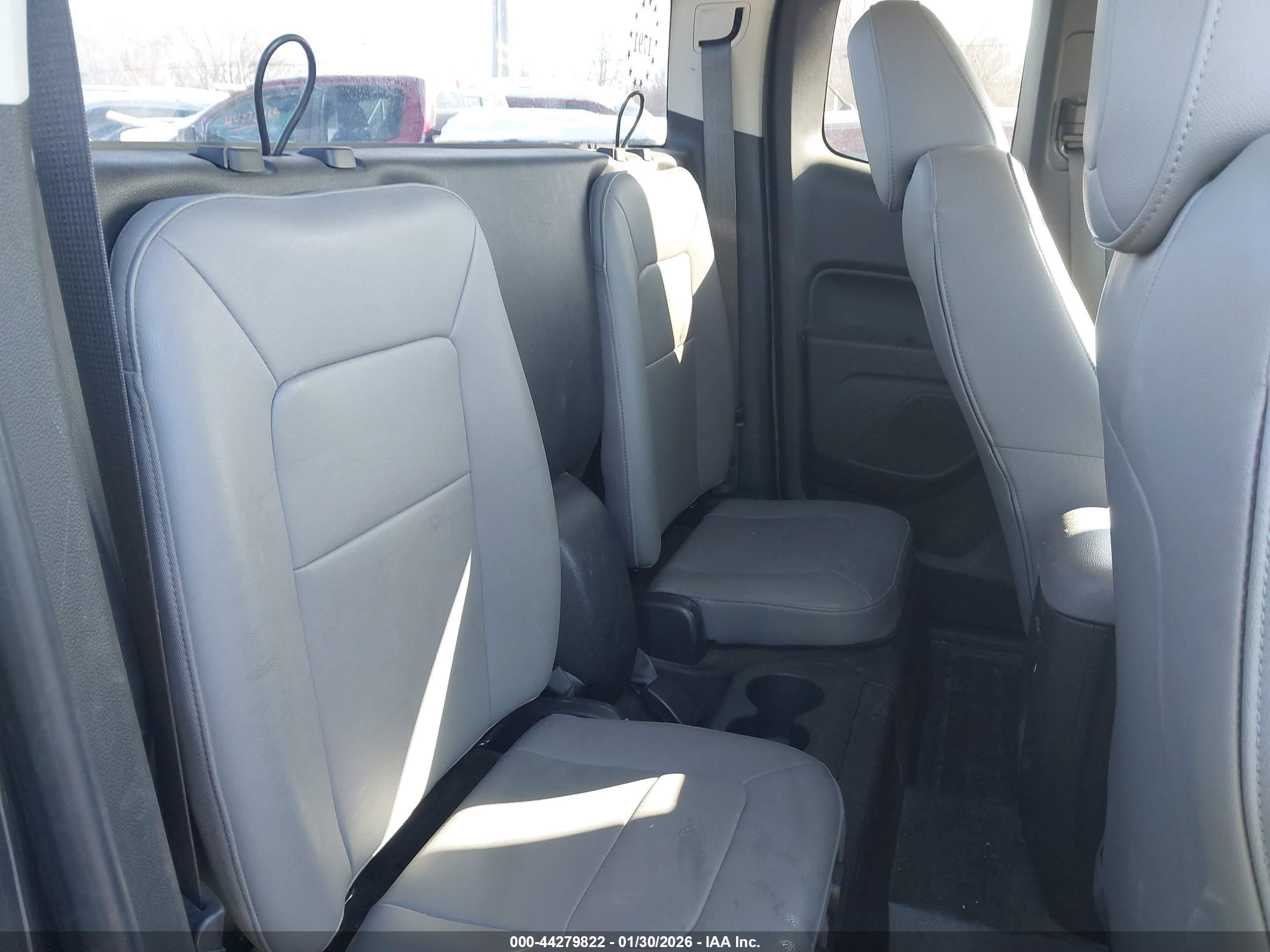 CHEVROLET COLORADO image 8