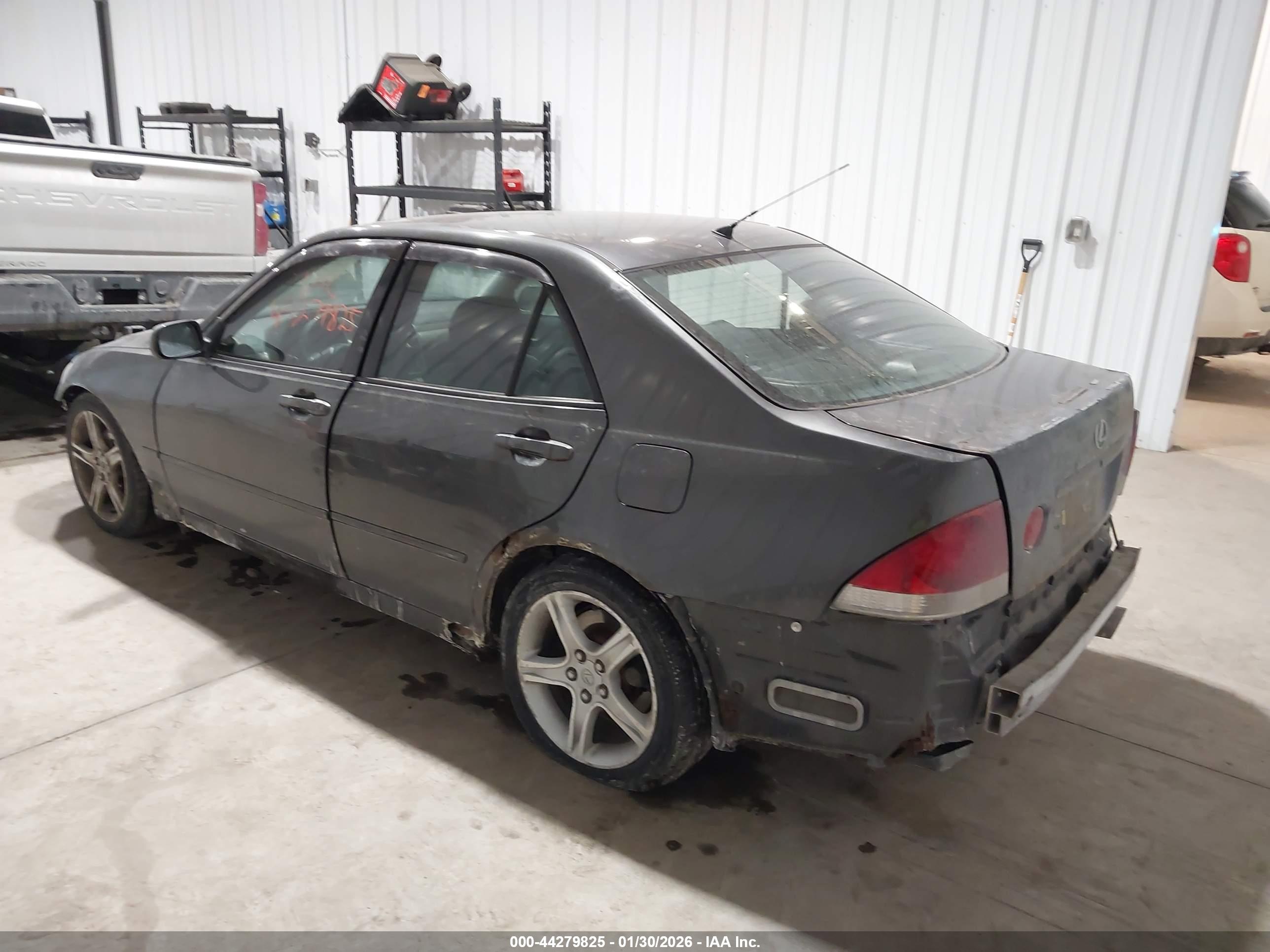LEXUS IS image 3