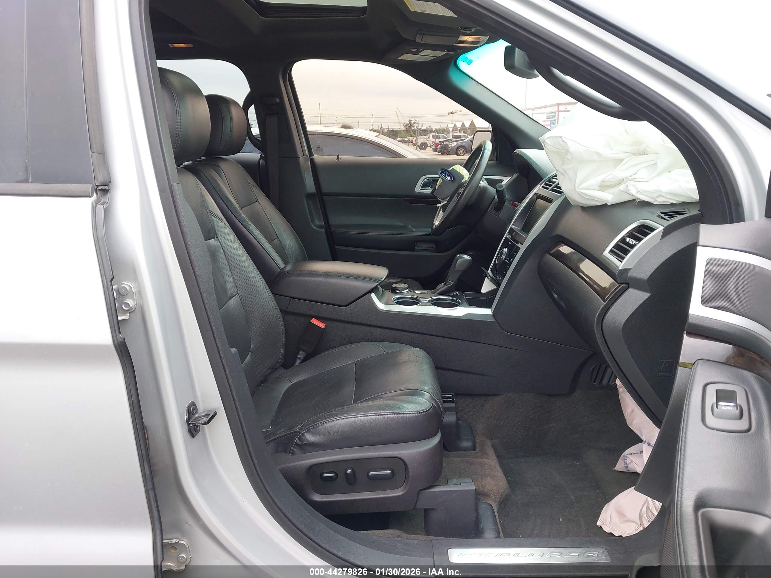 FORD EXPLORER image 5