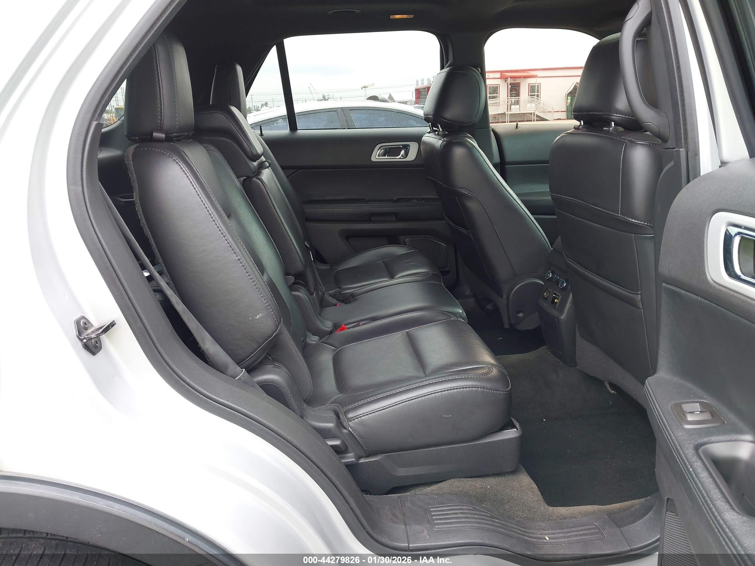 FORD EXPLORER image 8