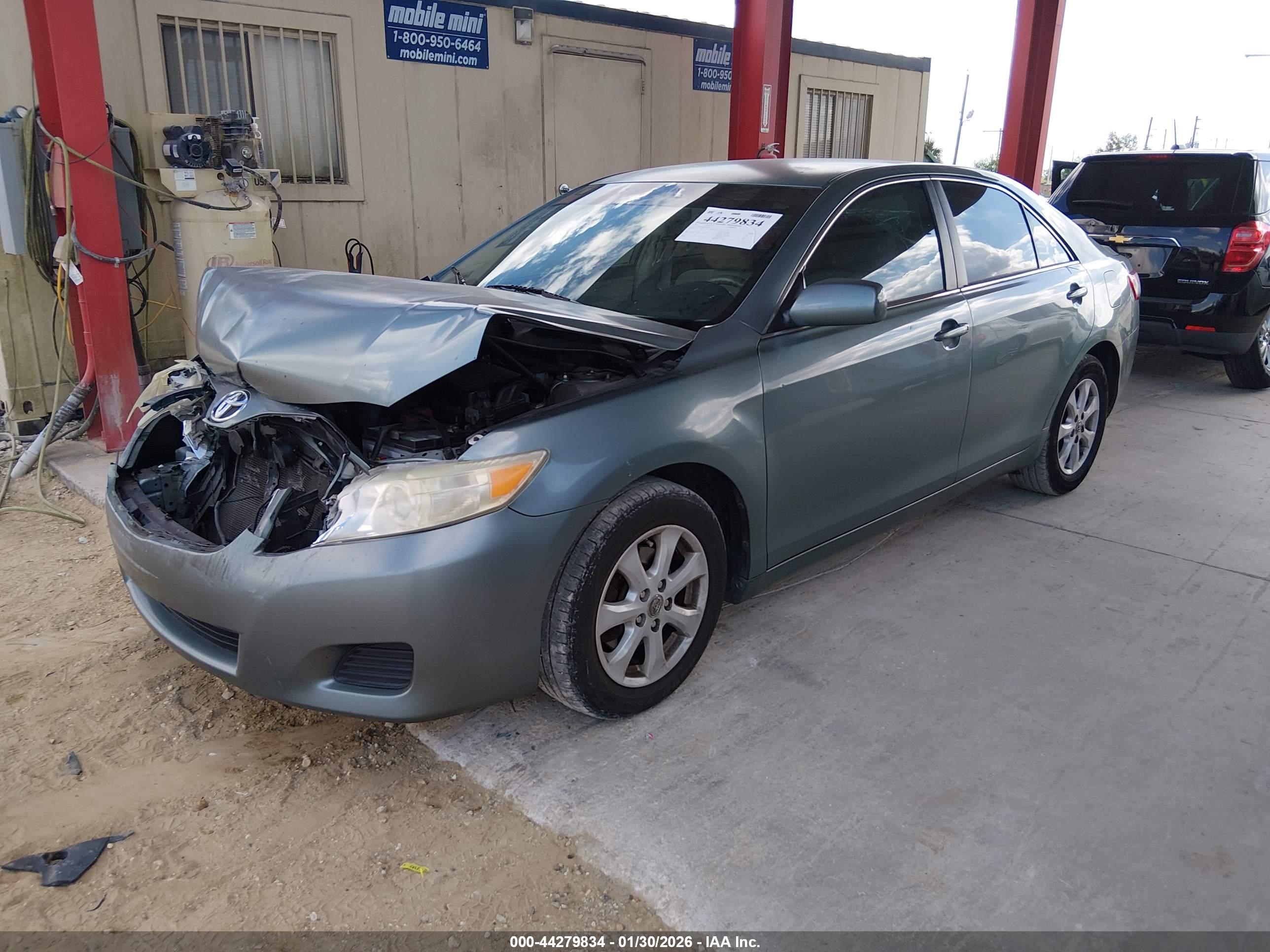 TOYOTA CAMRY image 2