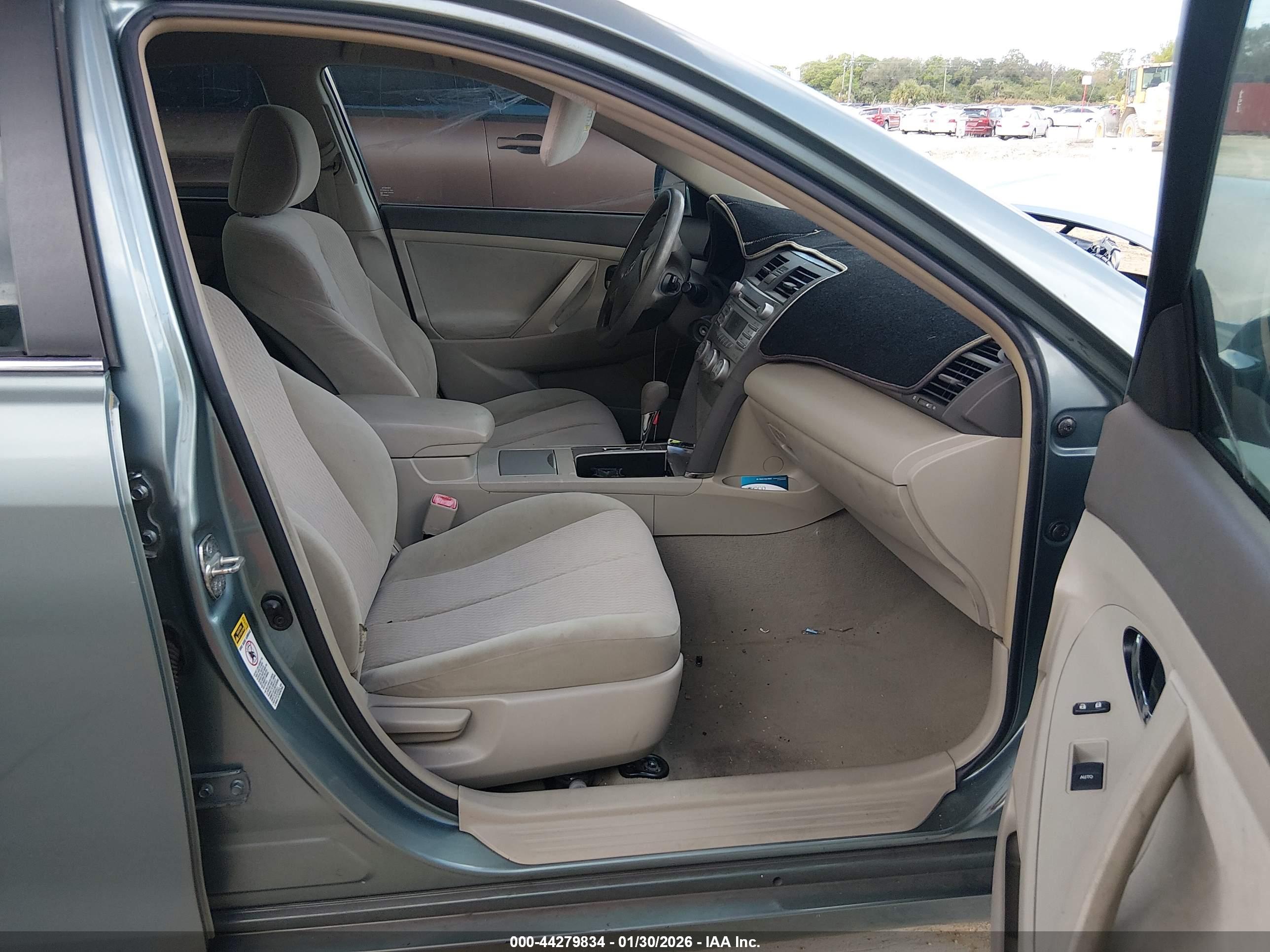 TOYOTA CAMRY image 5