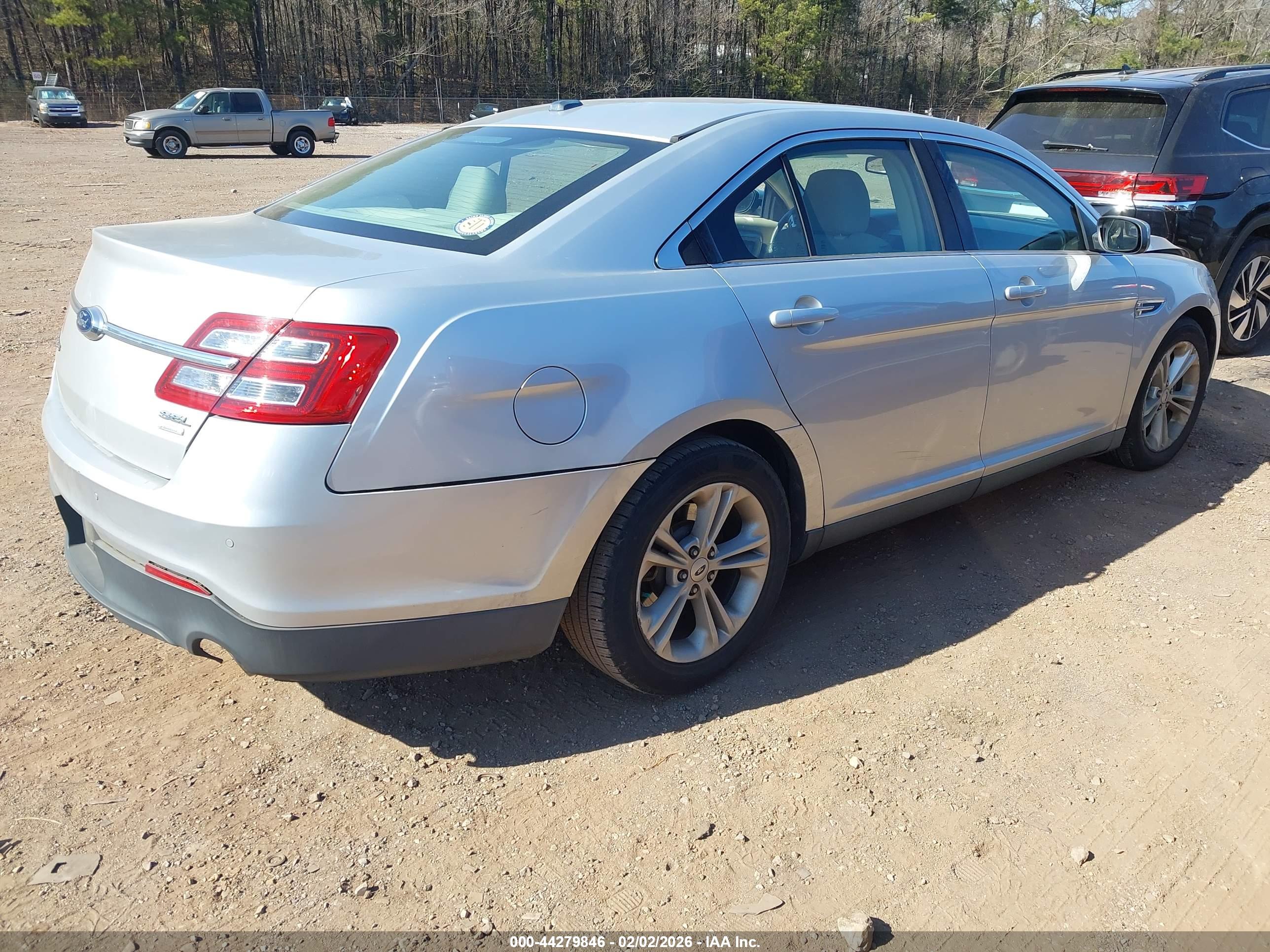FORD TAURUS image 4