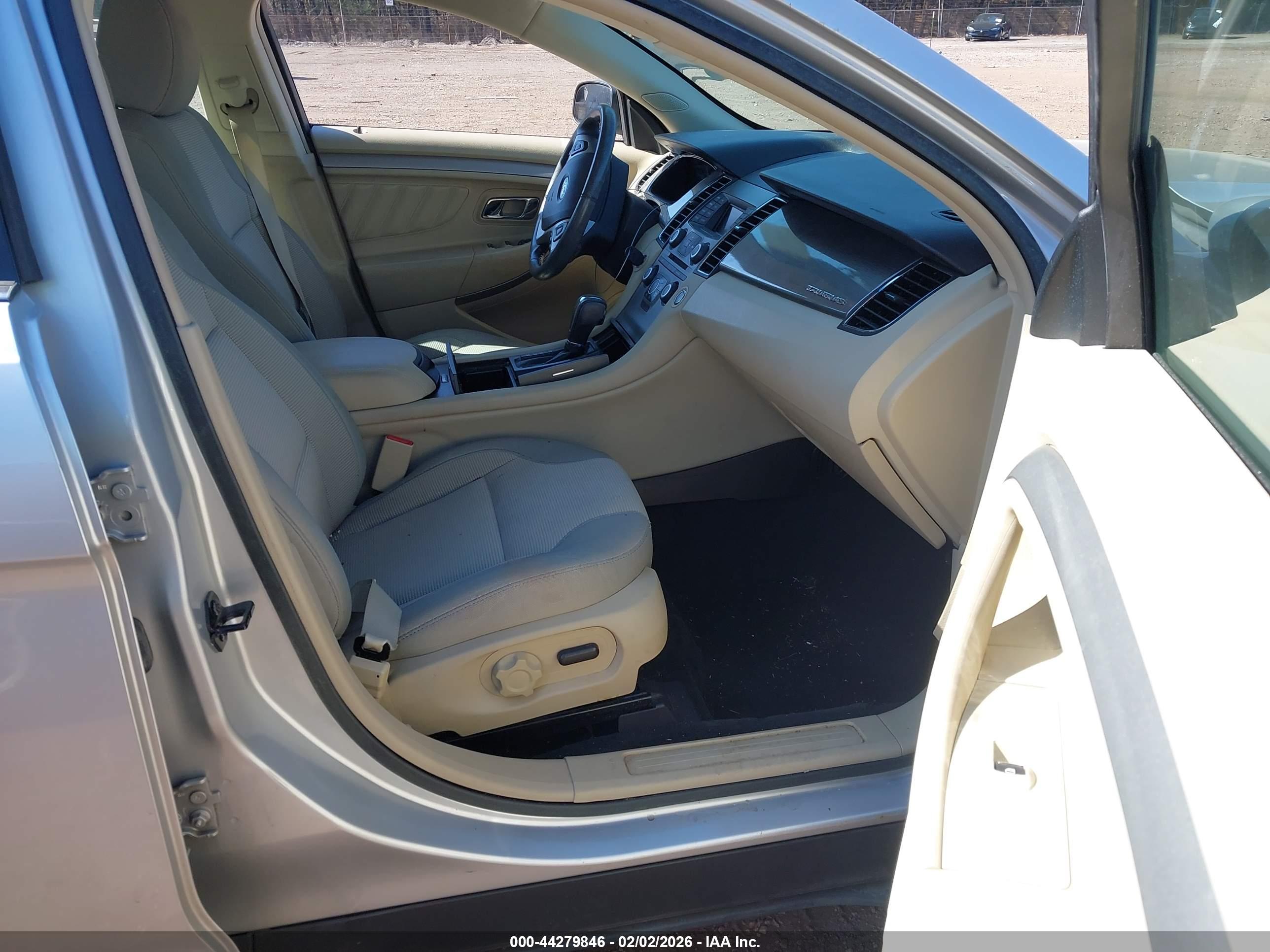 FORD TAURUS image 5