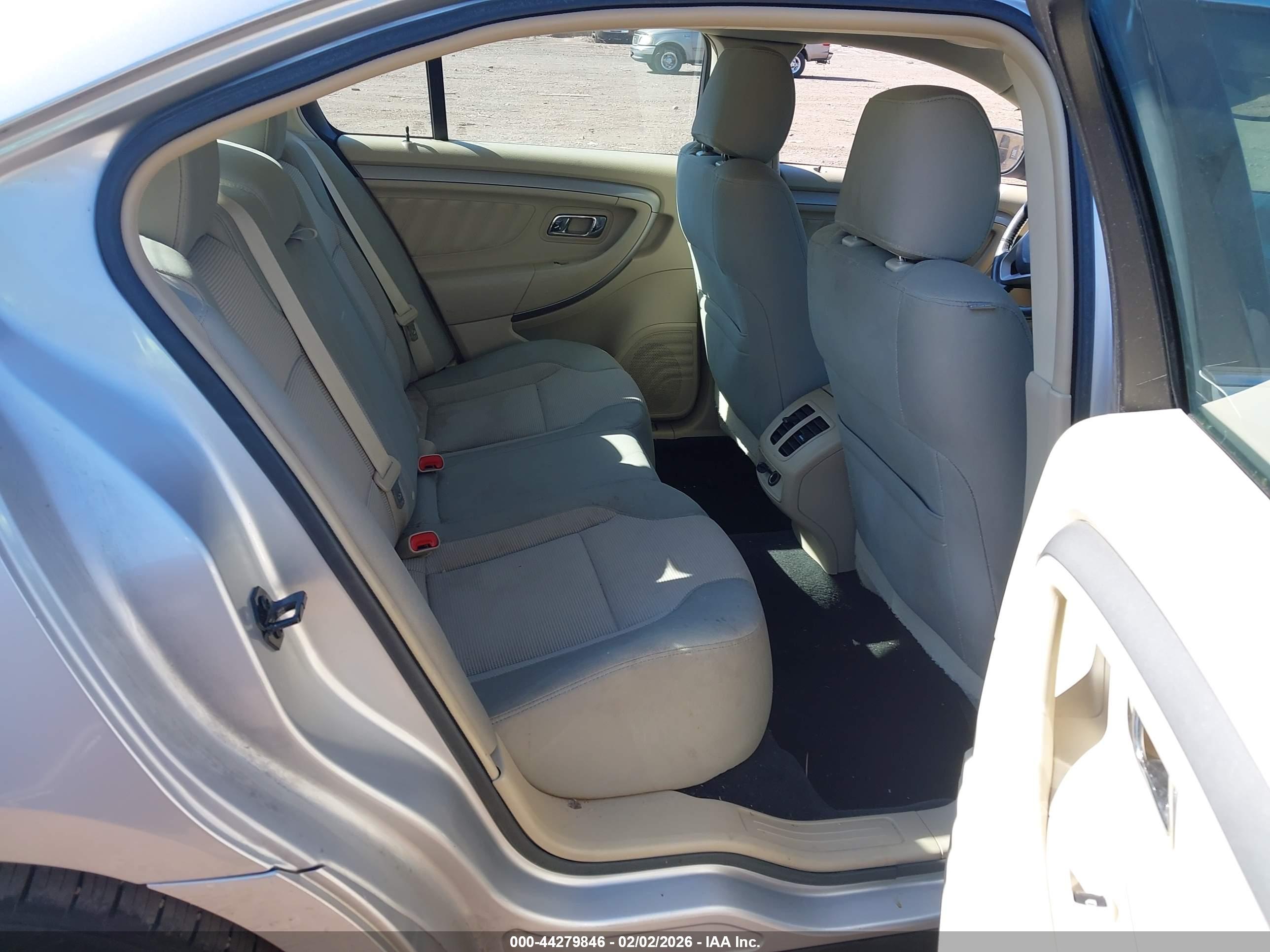 FORD TAURUS image 8