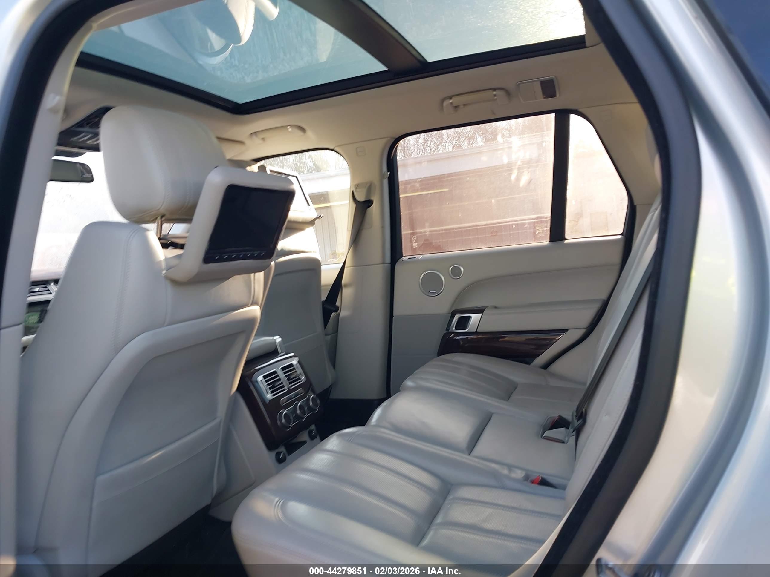 LAND ROVER image 8