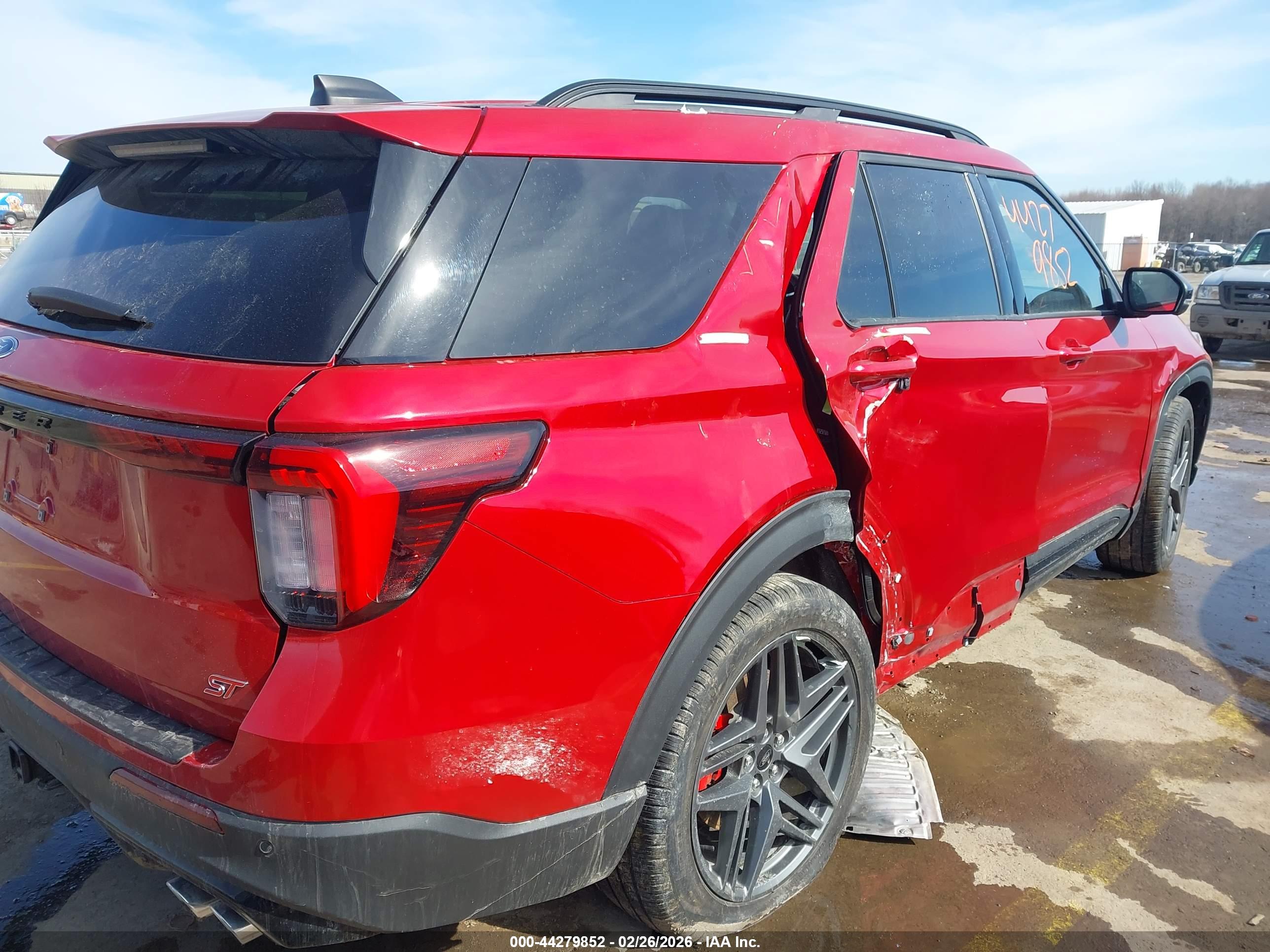 FORD EXPLORER image 6