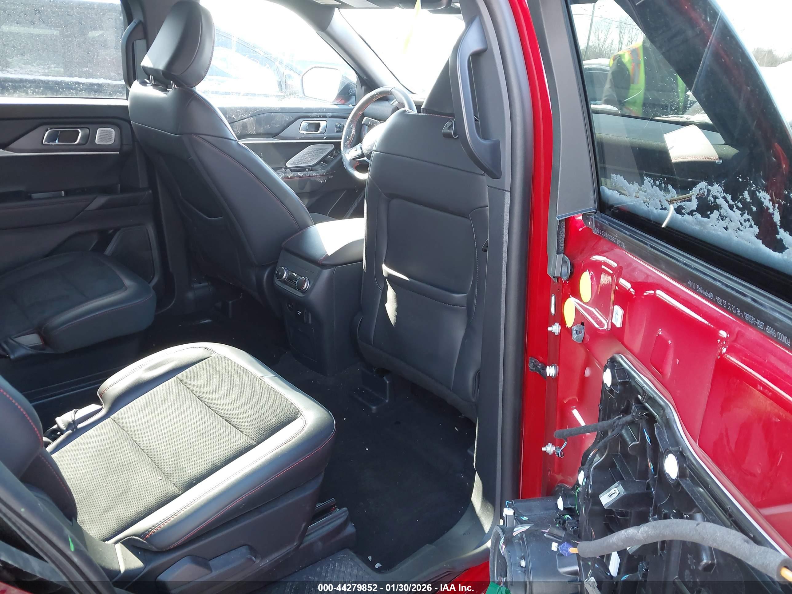 FORD EXPLORER image 8