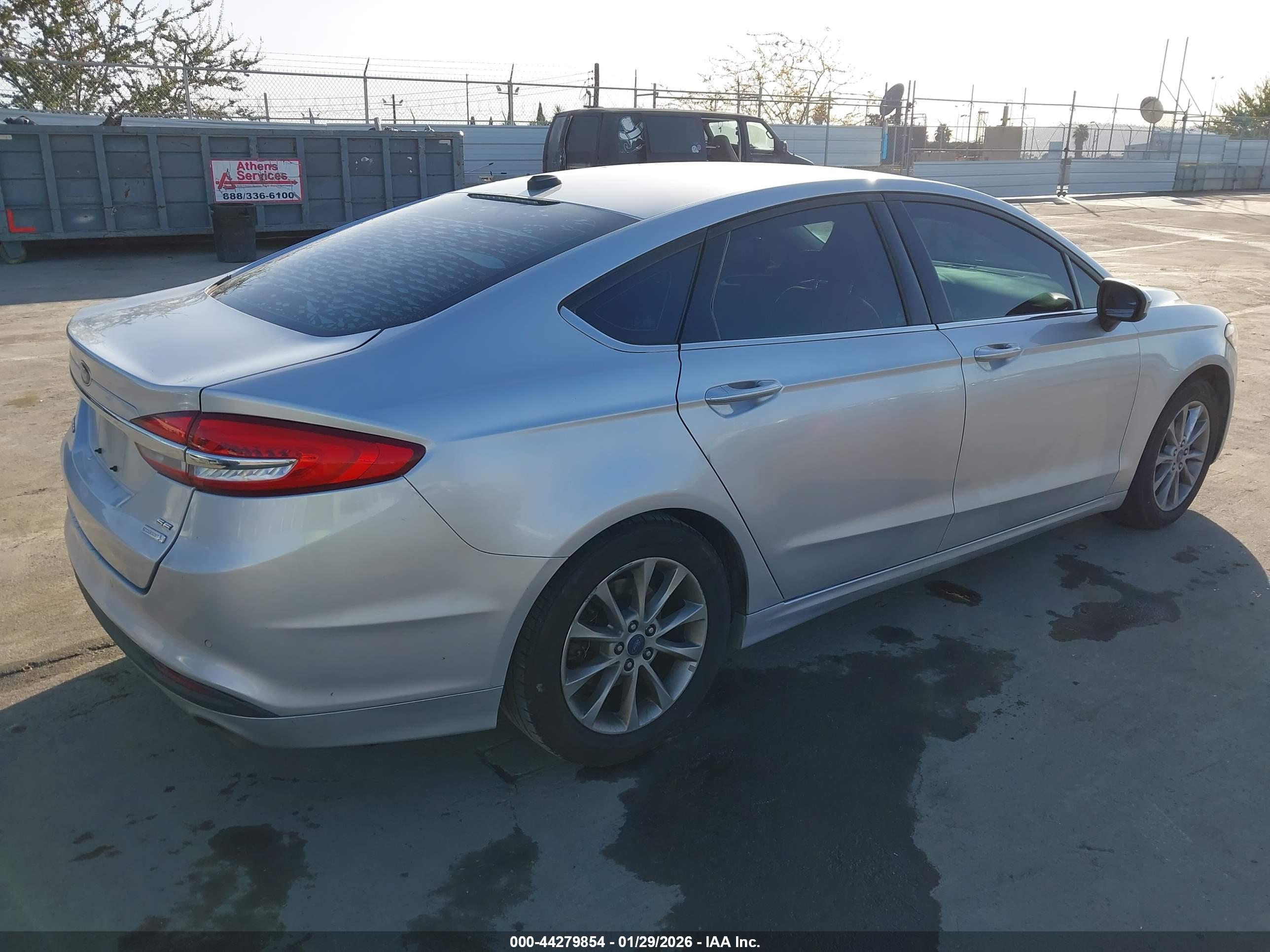 FORD FUSION image 4