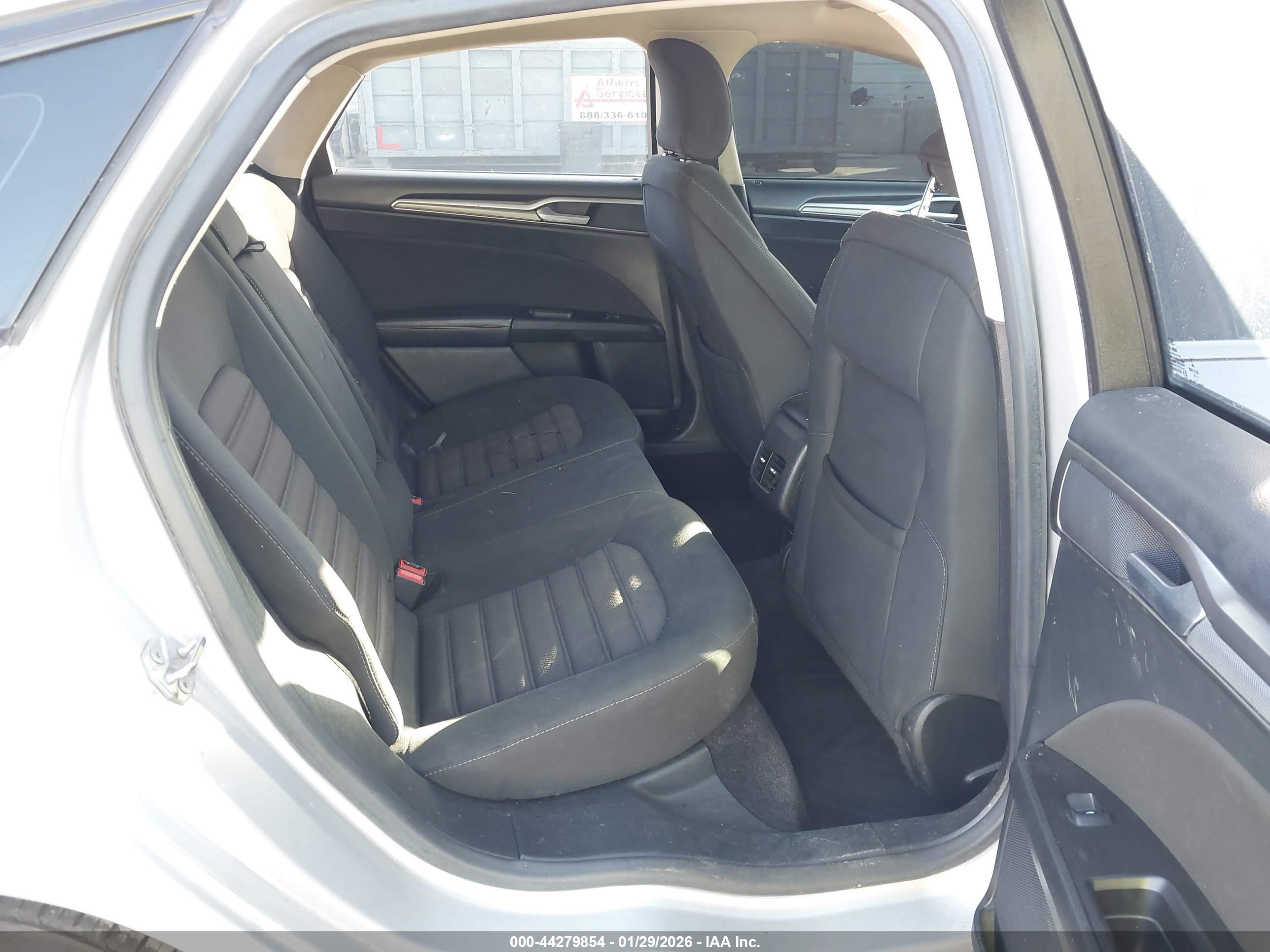 FORD FUSION image 8