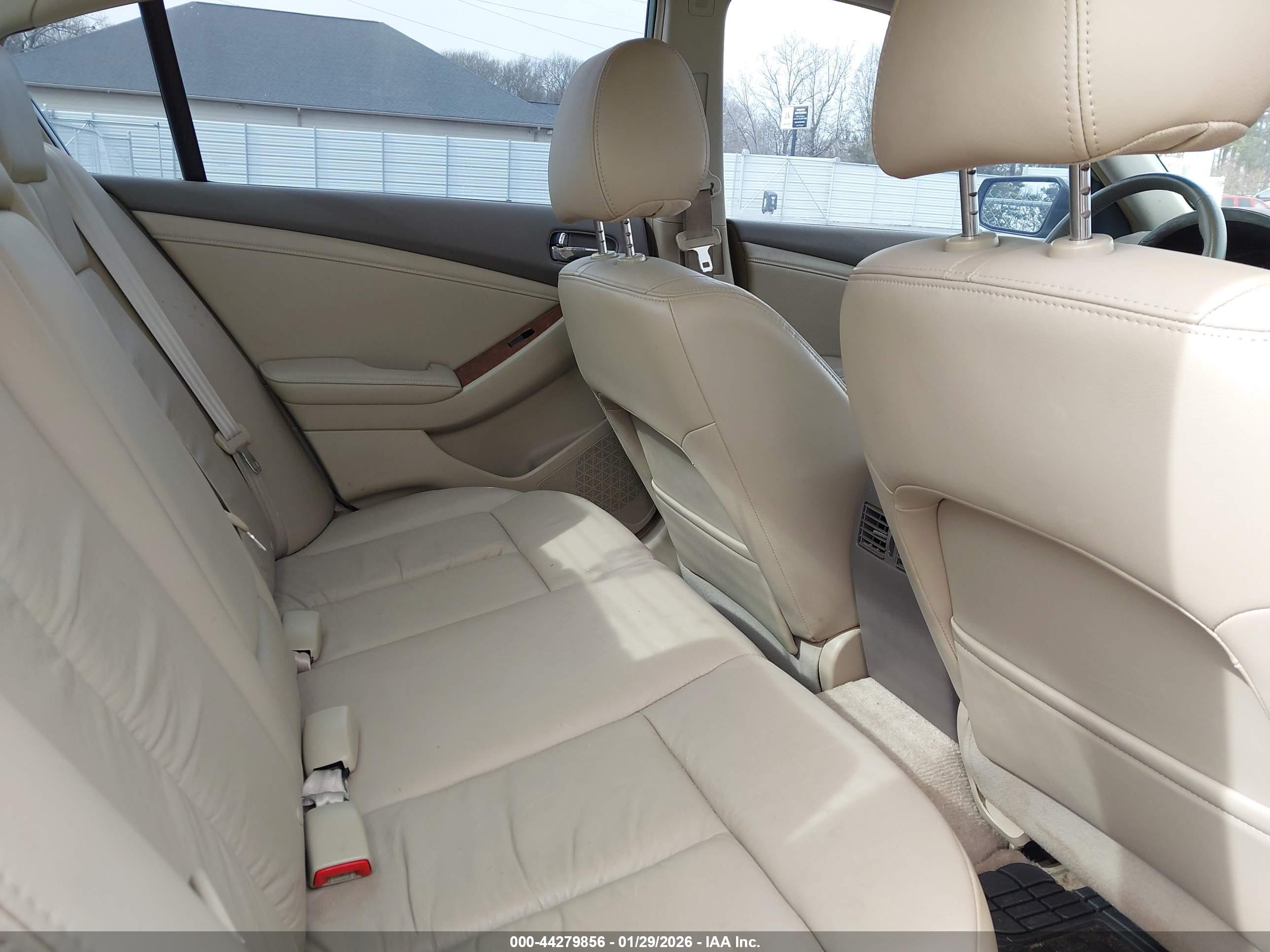 NISSAN ALTIMA image 8
