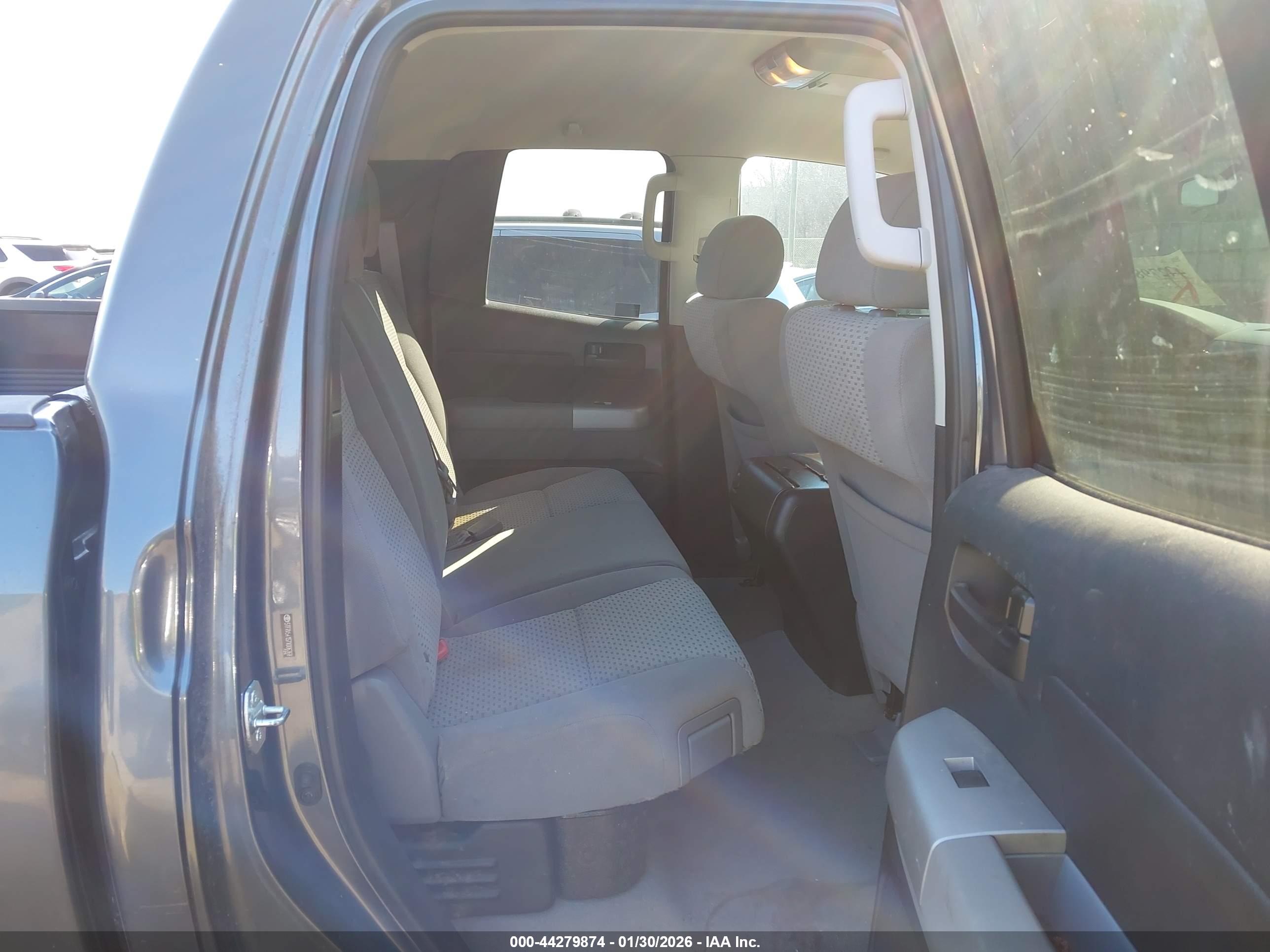 TOYOTA TUNDRA image 8