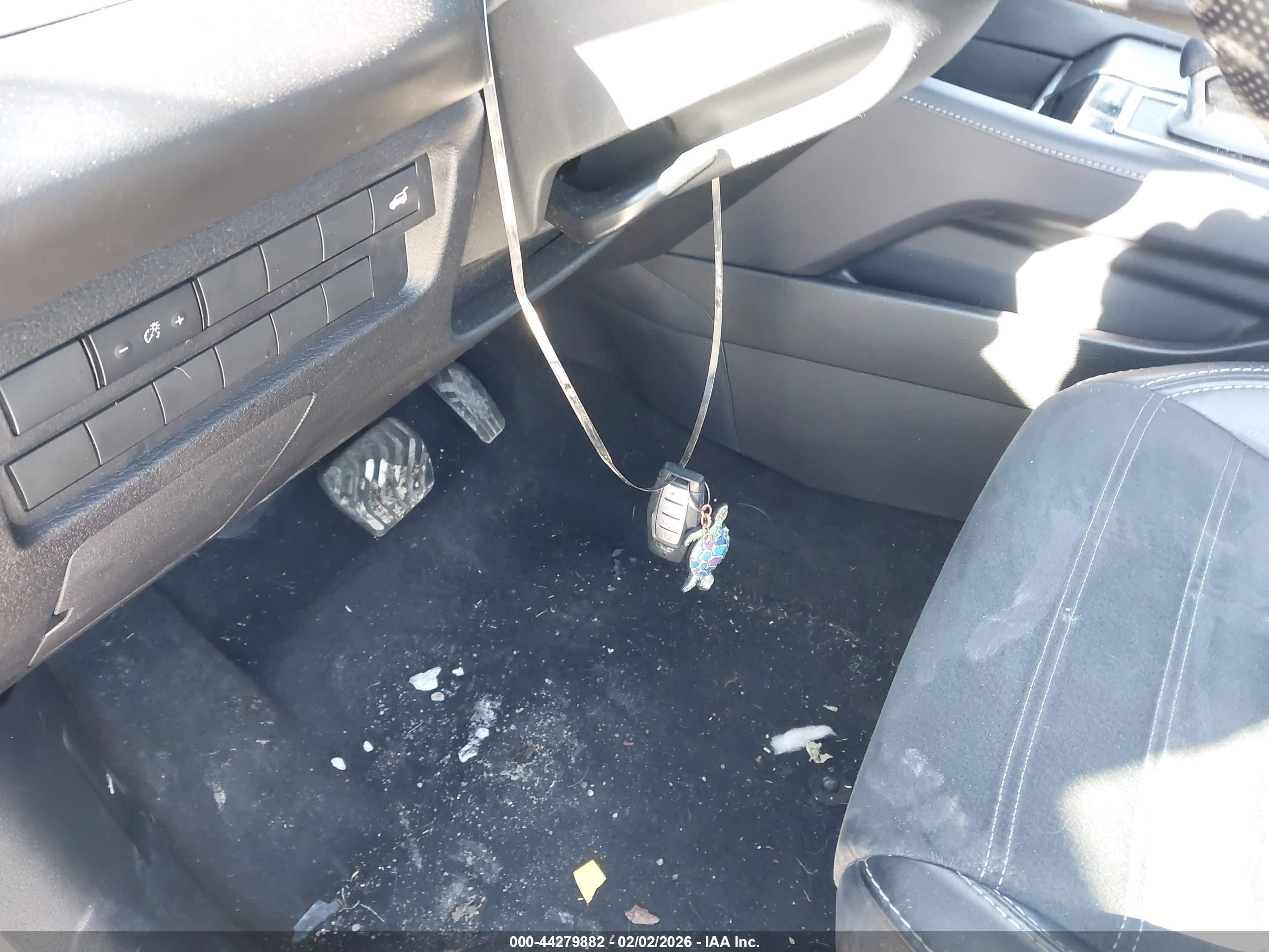 MITSUBISHI OUTLANDER image 11
