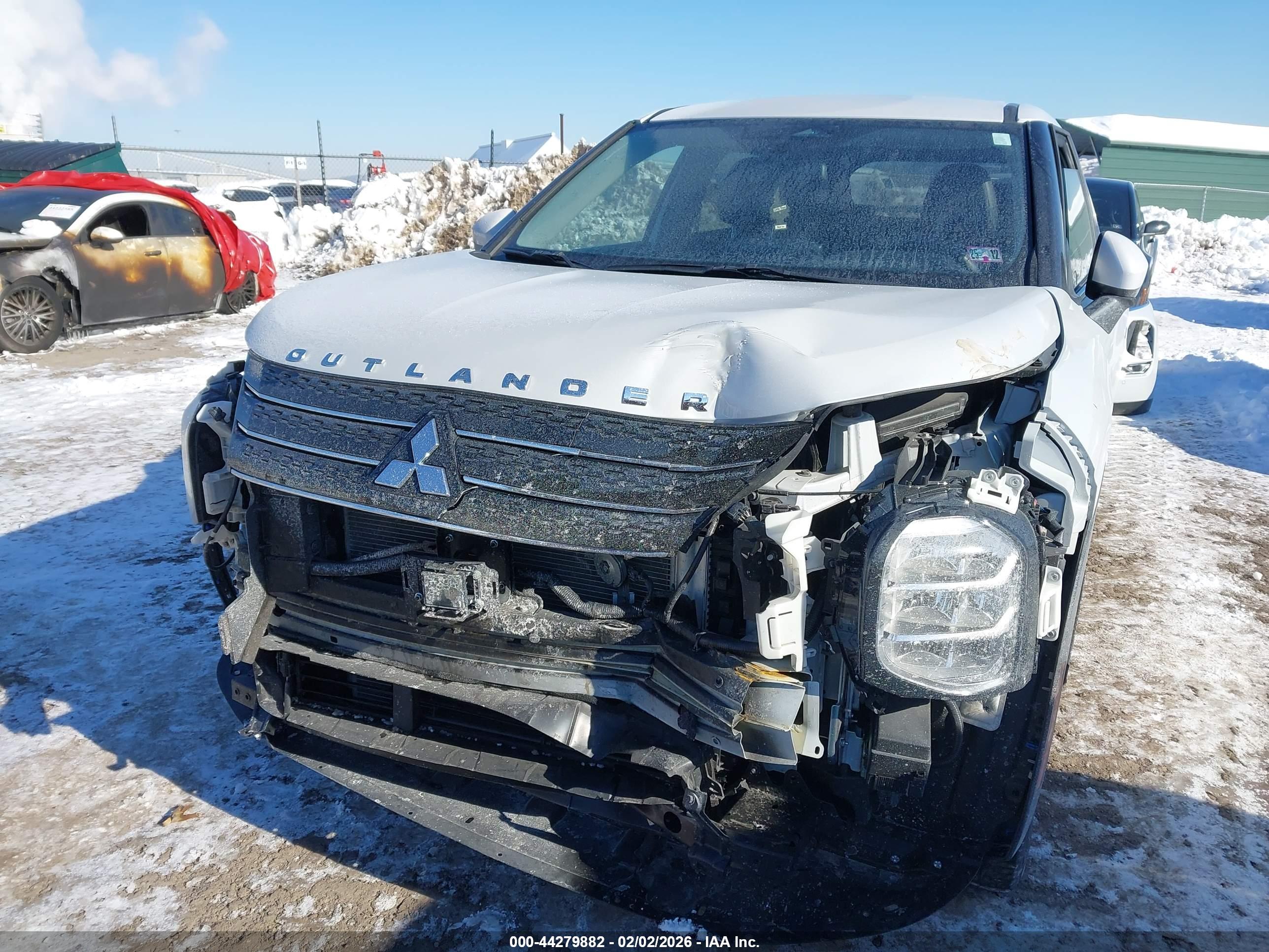 MITSUBISHI OUTLANDER image 6