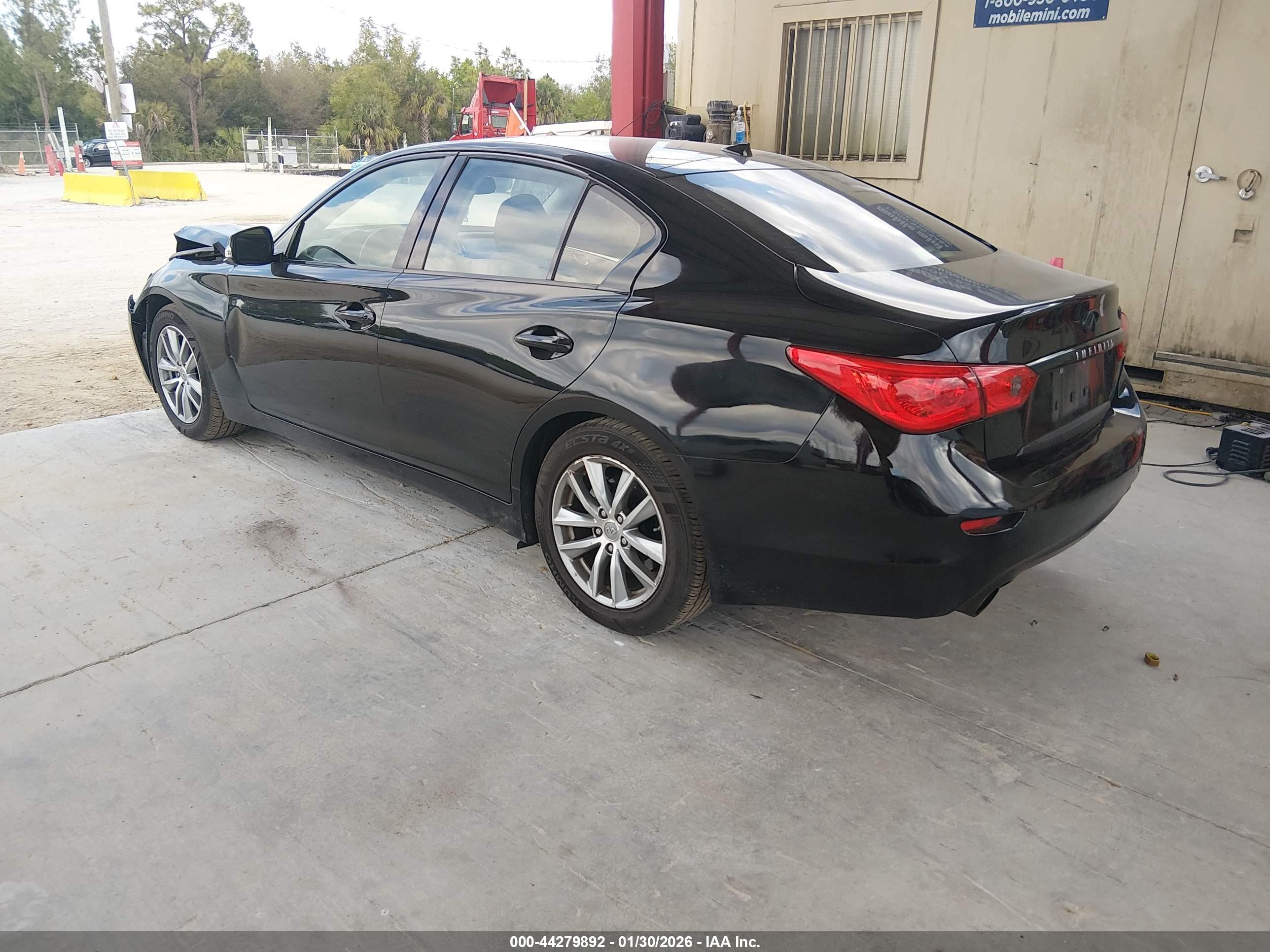 INFINITI Q50 image 3