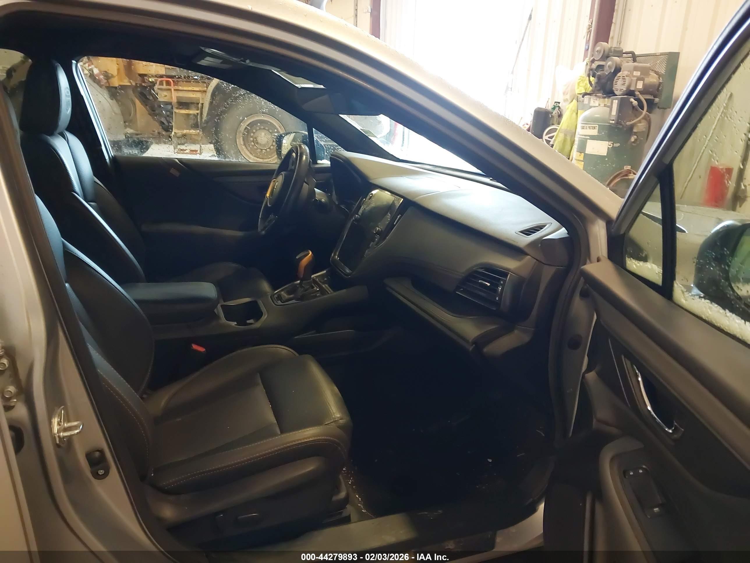 SUBARU OUTBACK image 5