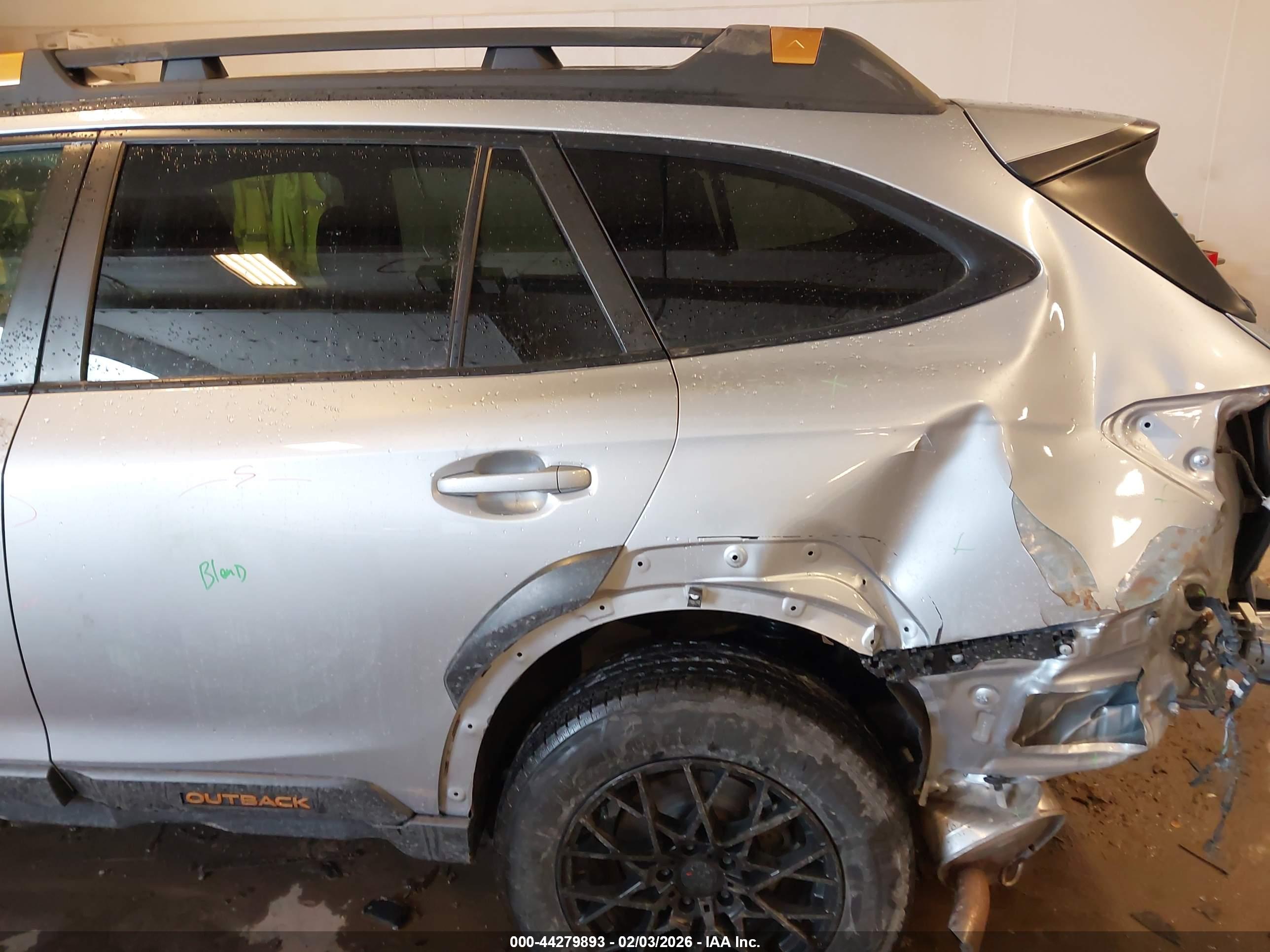 SUBARU OUTBACK image 6