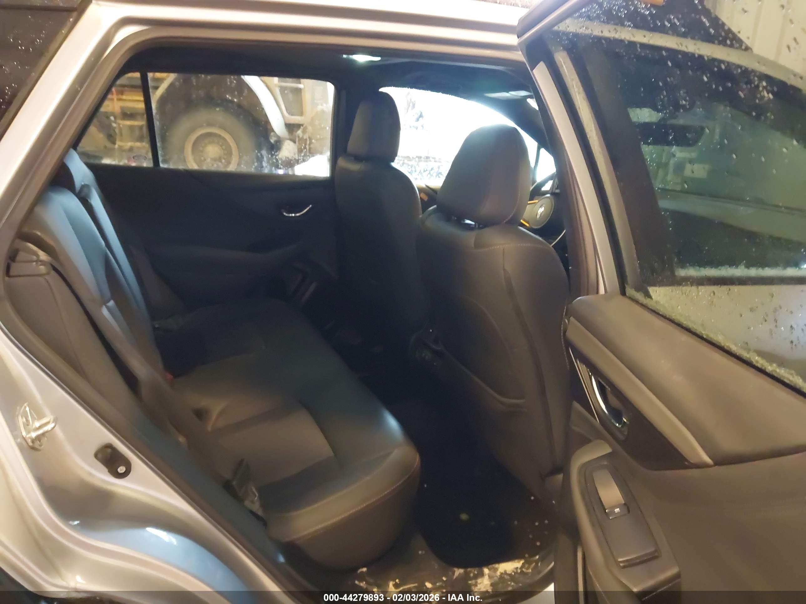 SUBARU OUTBACK image 8