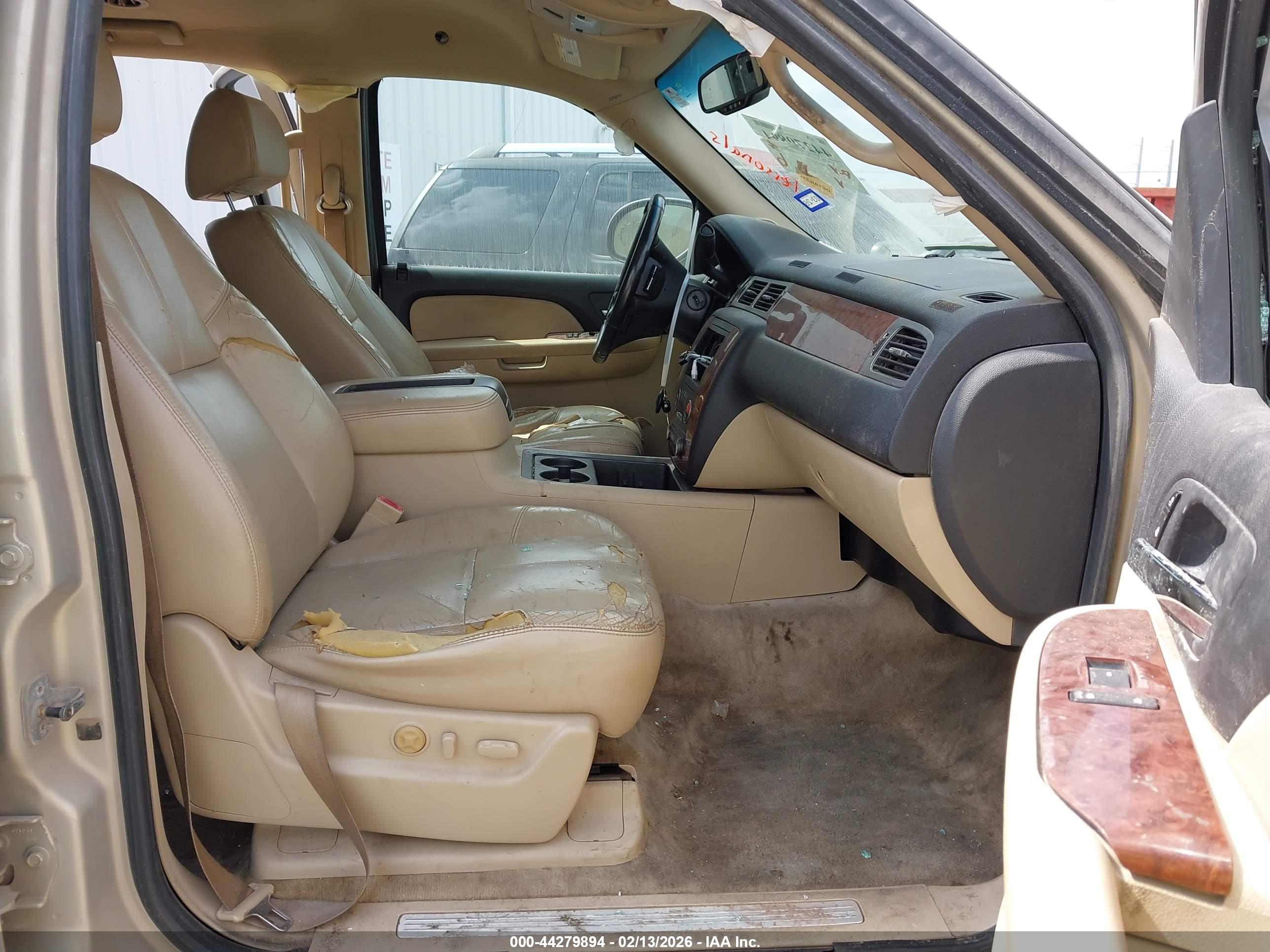 CHEVROLET SUBURBAN image 5