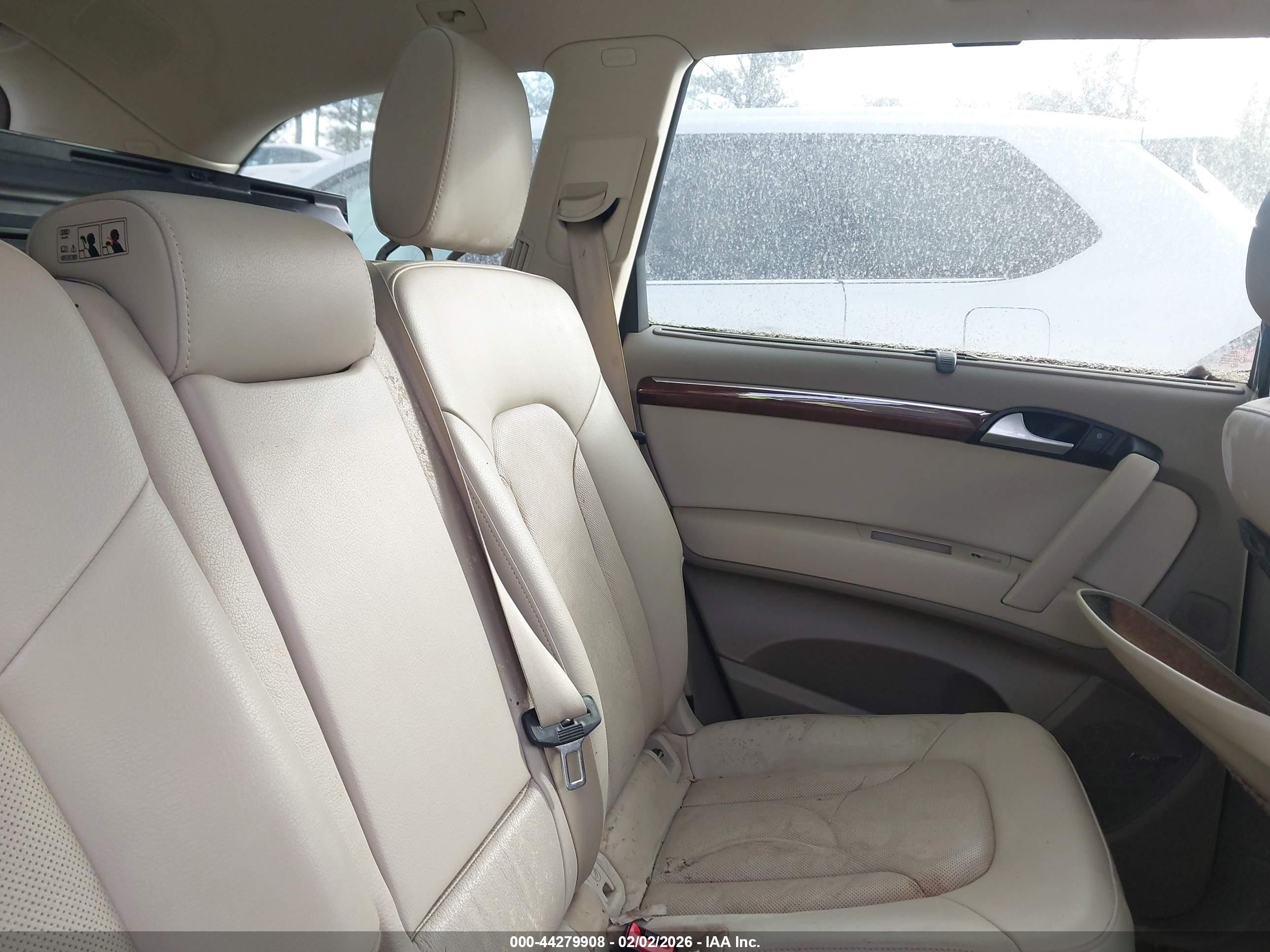 AUDI Q7 image 8