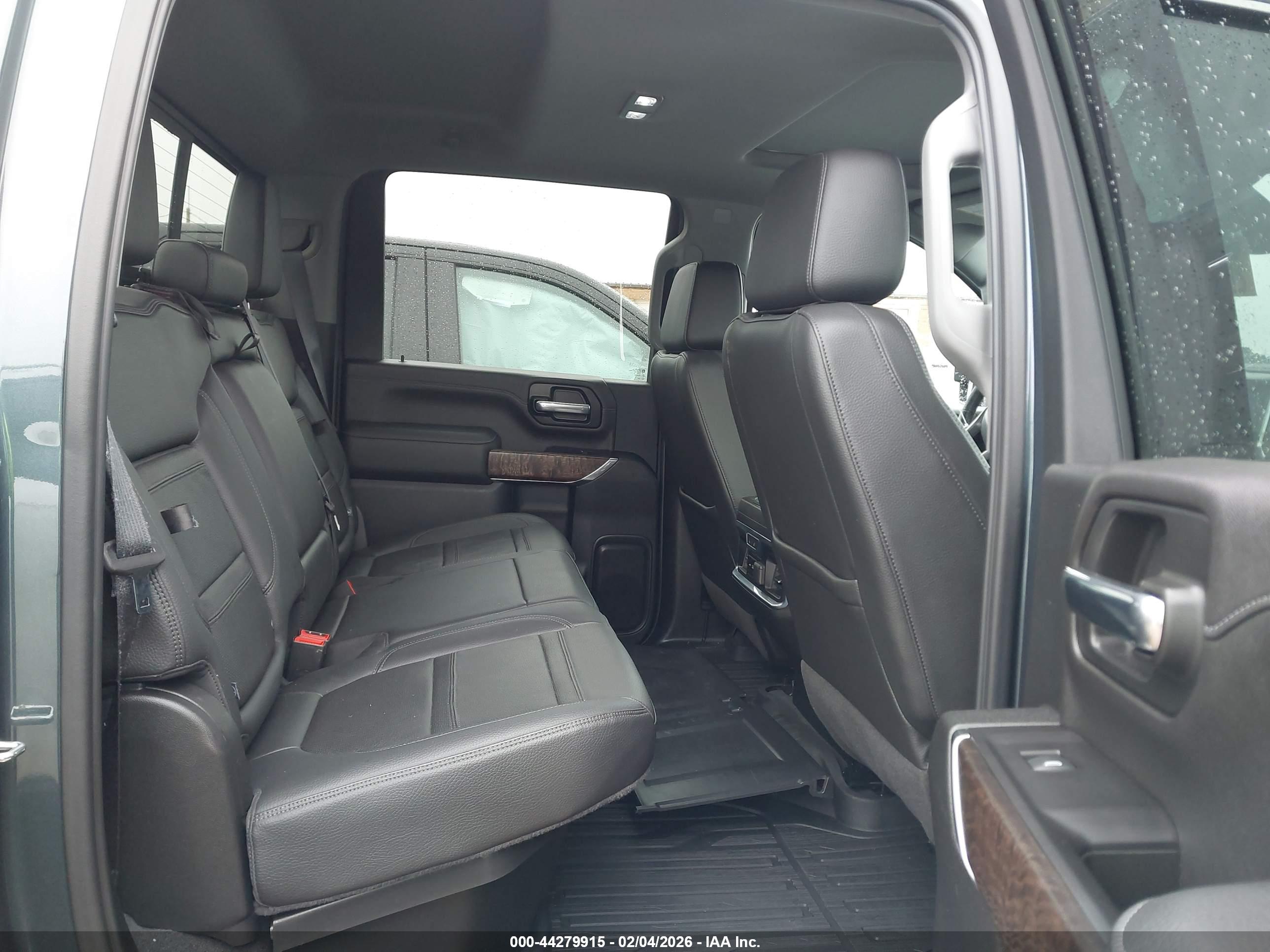 GMC SIERRA image 8