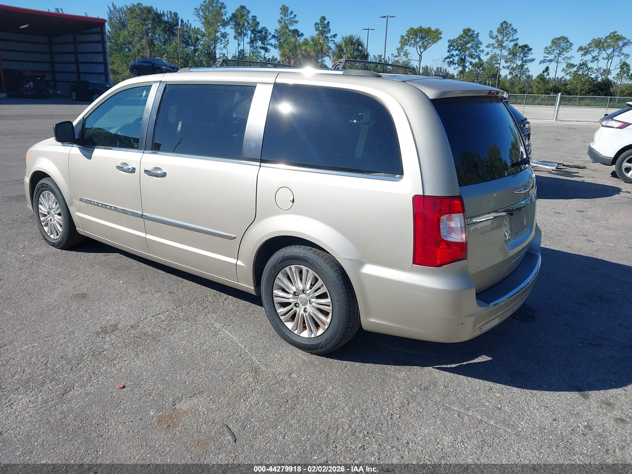 CHRYSLER TOWN image 3