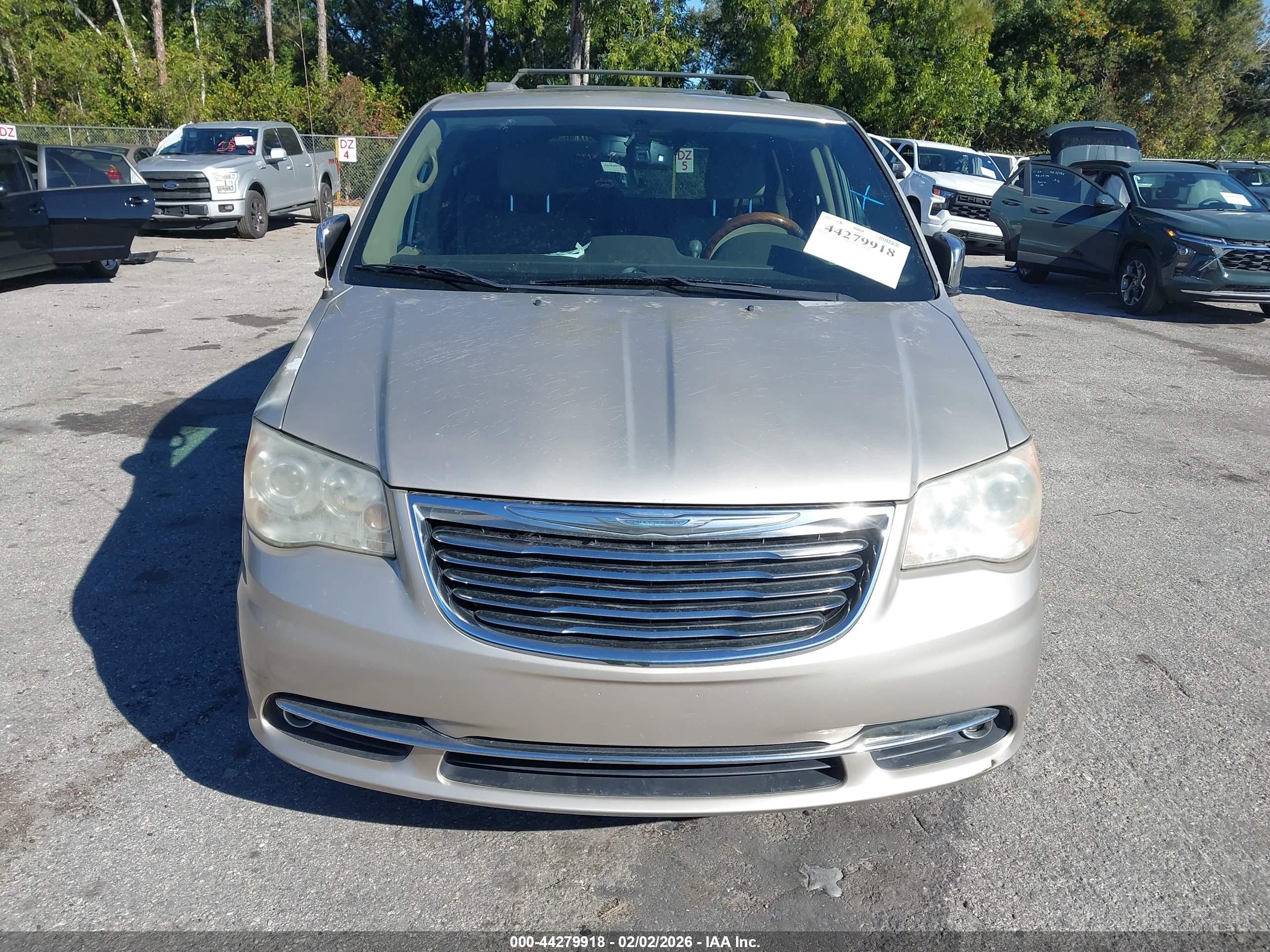 CHRYSLER TOWN image 6