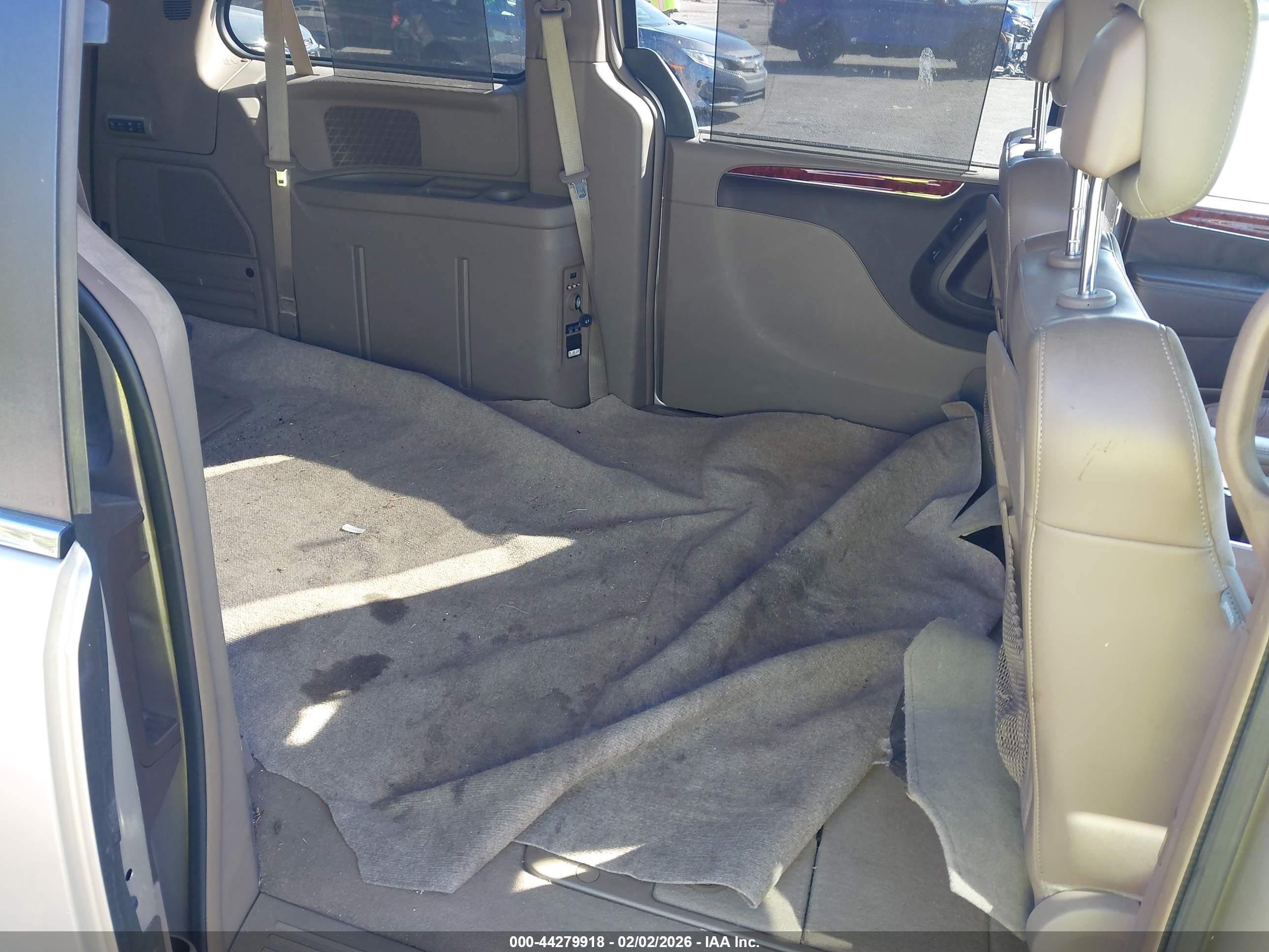 CHRYSLER TOWN image 8