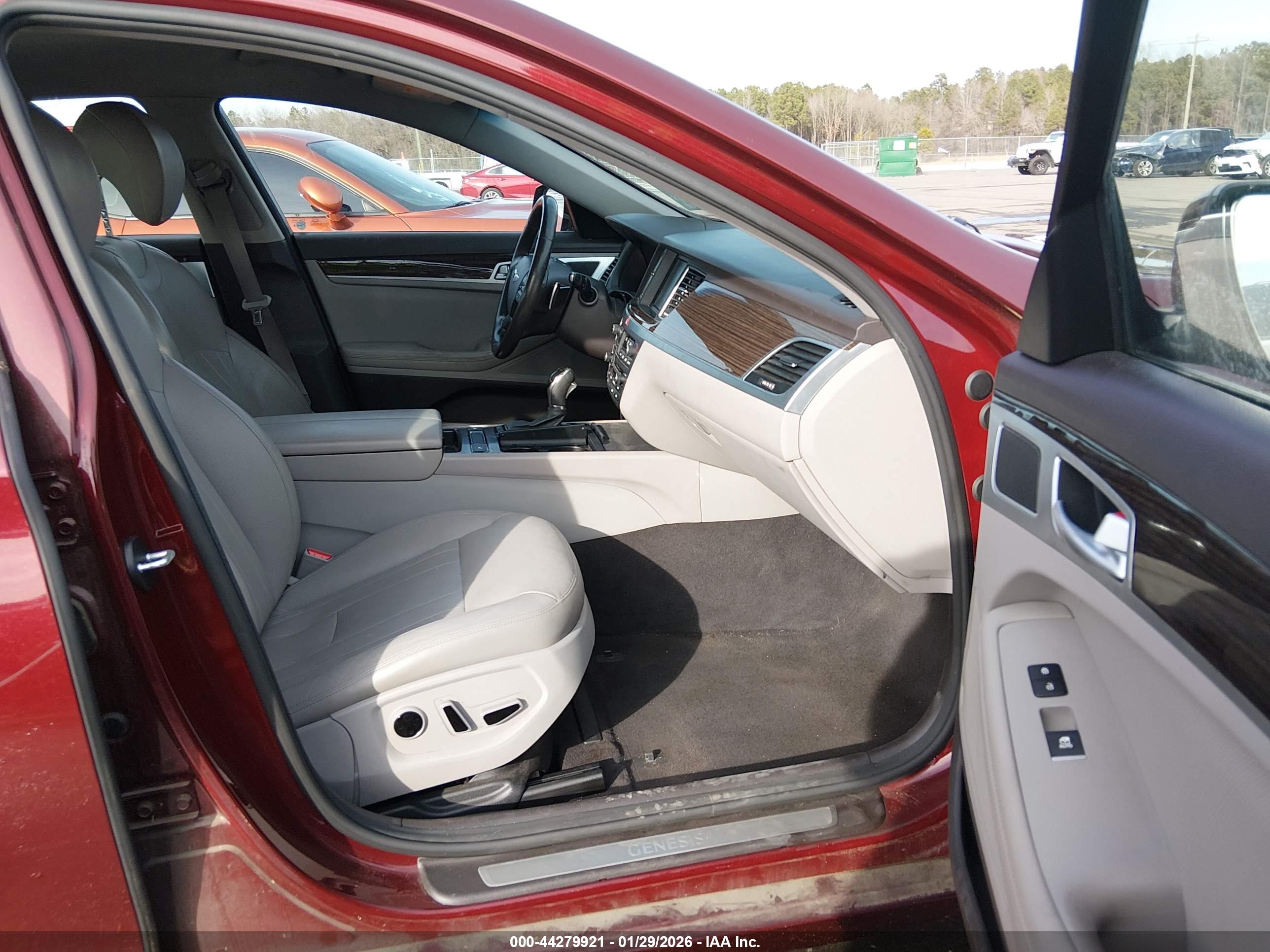 HYUNDAI GENESIS image 5