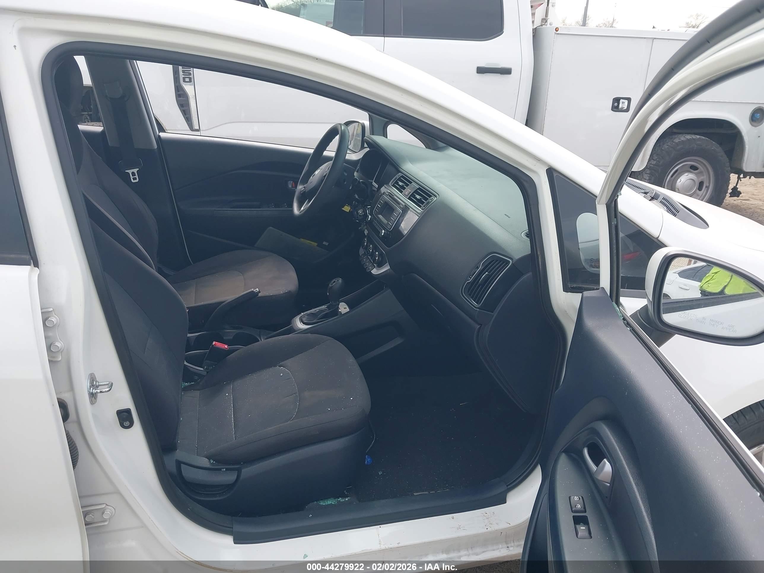 KIA RIO image 5