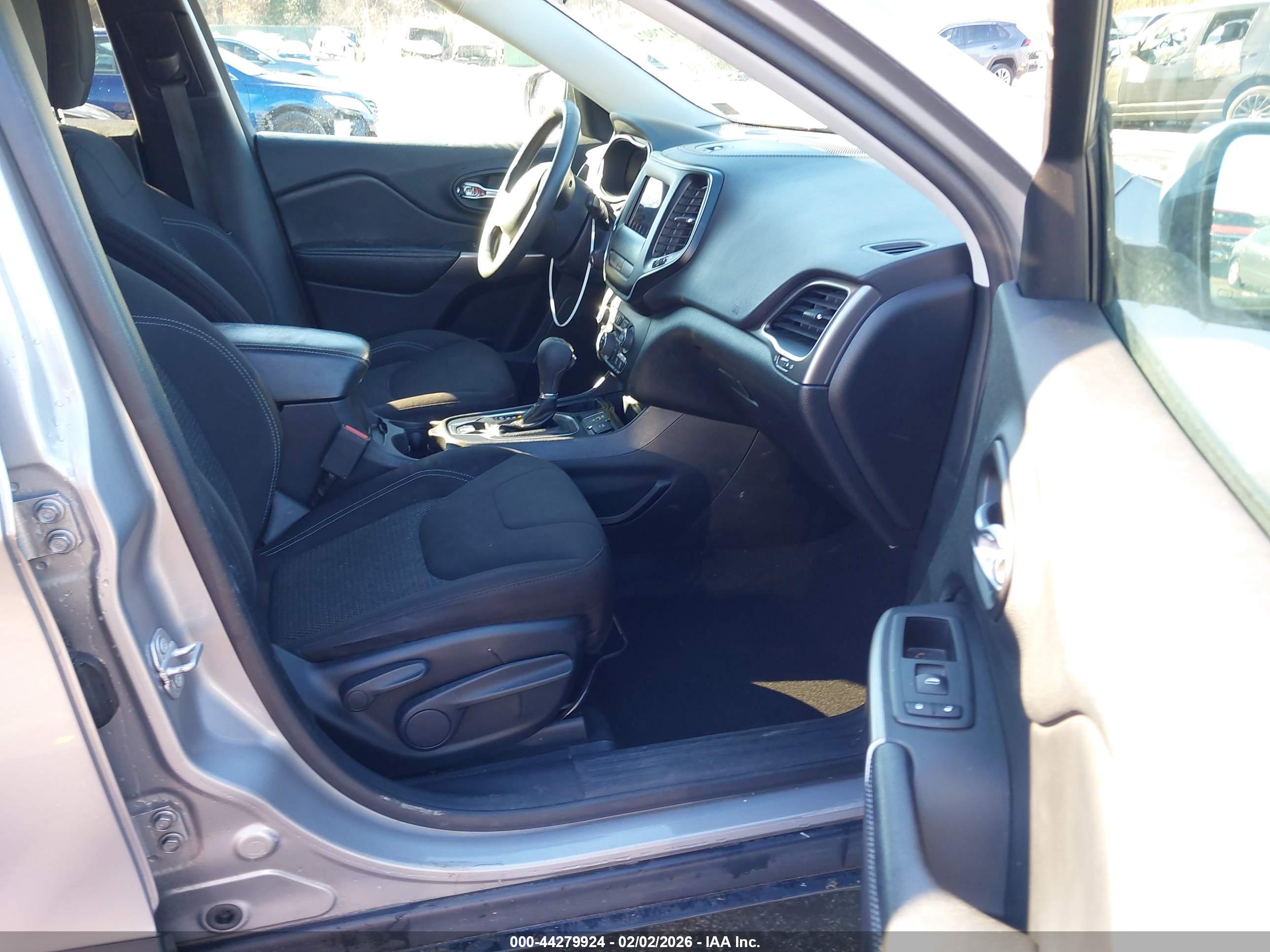 JEEP CHEROKEE image 5