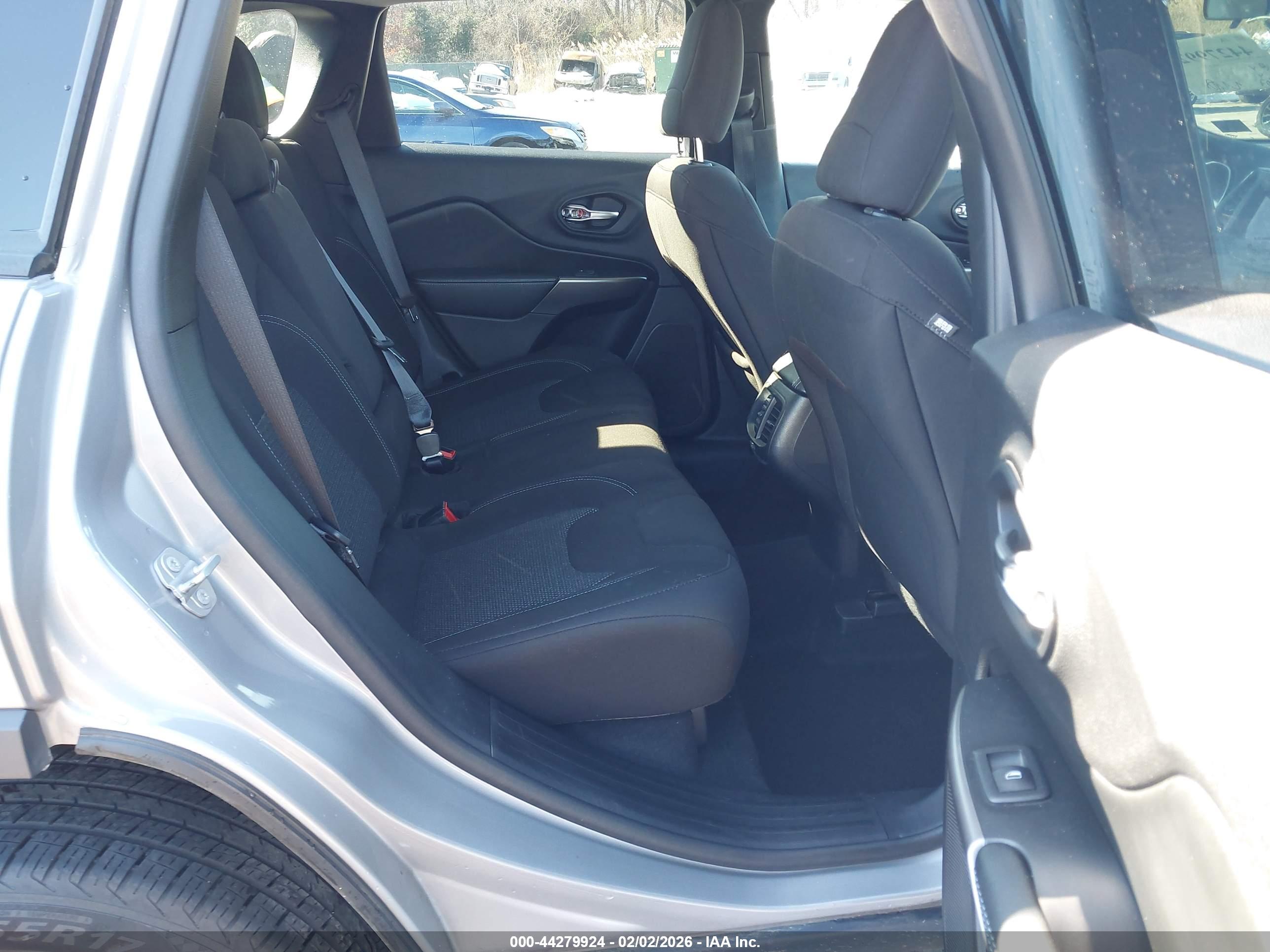 JEEP CHEROKEE image 8