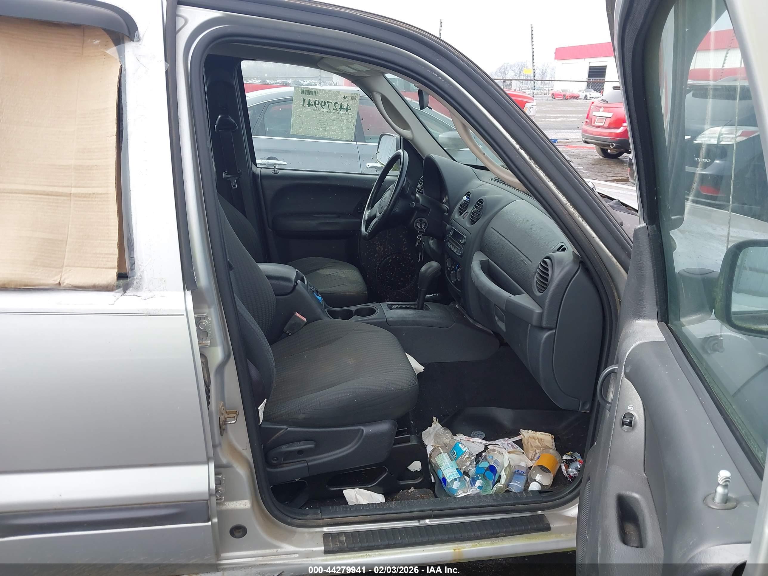 JEEP LIBERTY image 5