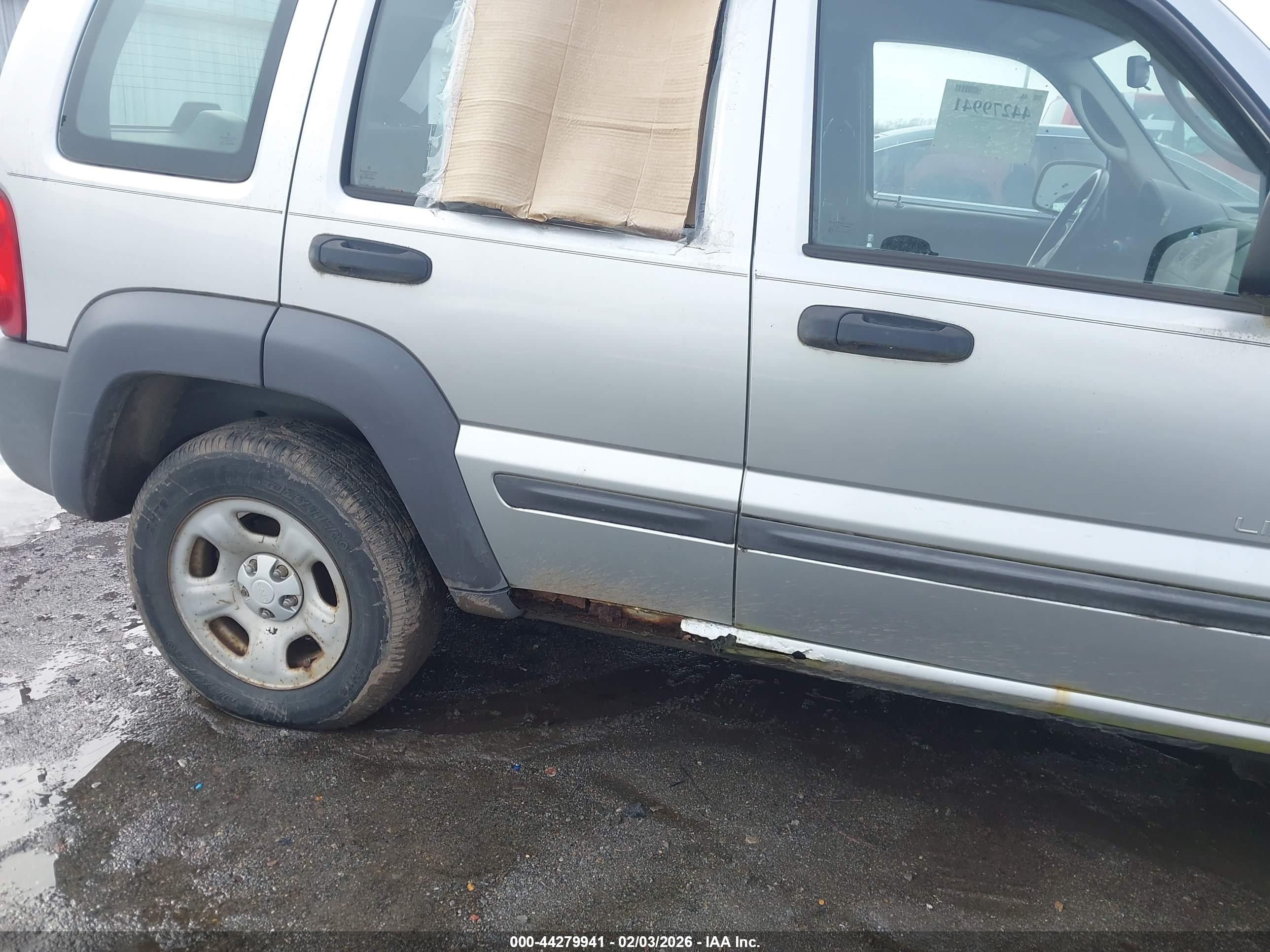 JEEP LIBERTY image 6