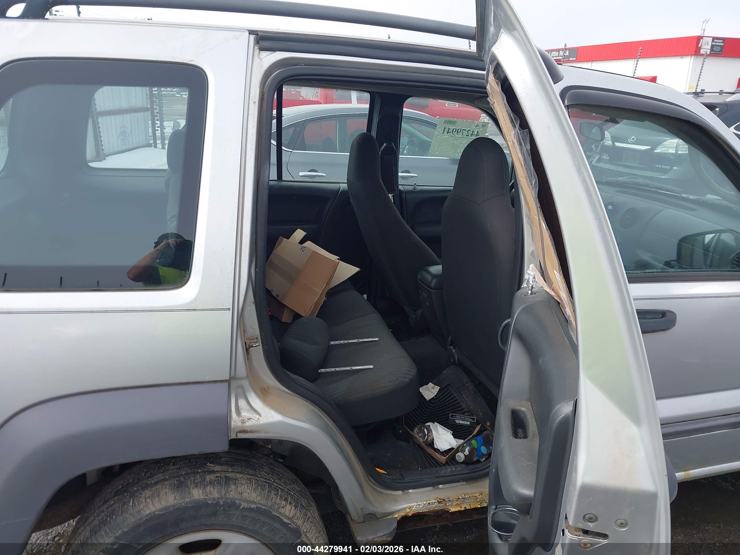 JEEP LIBERTY image 8