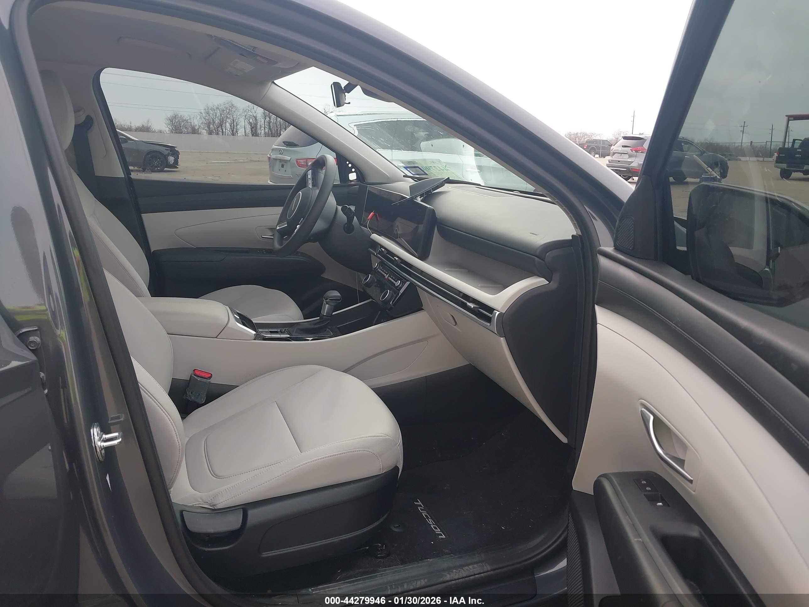 HYUNDAI TUCSON image 5