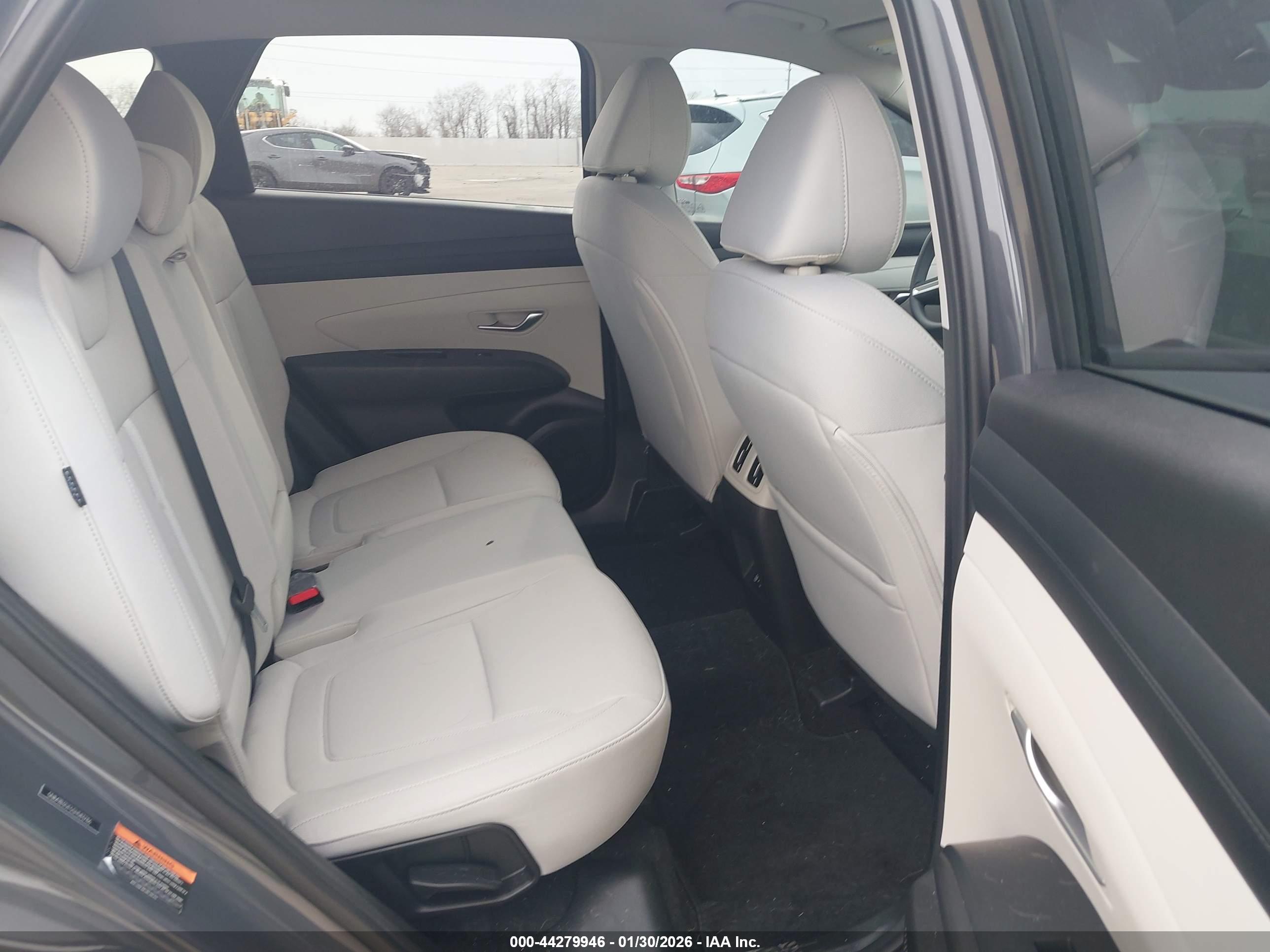HYUNDAI TUCSON image 8